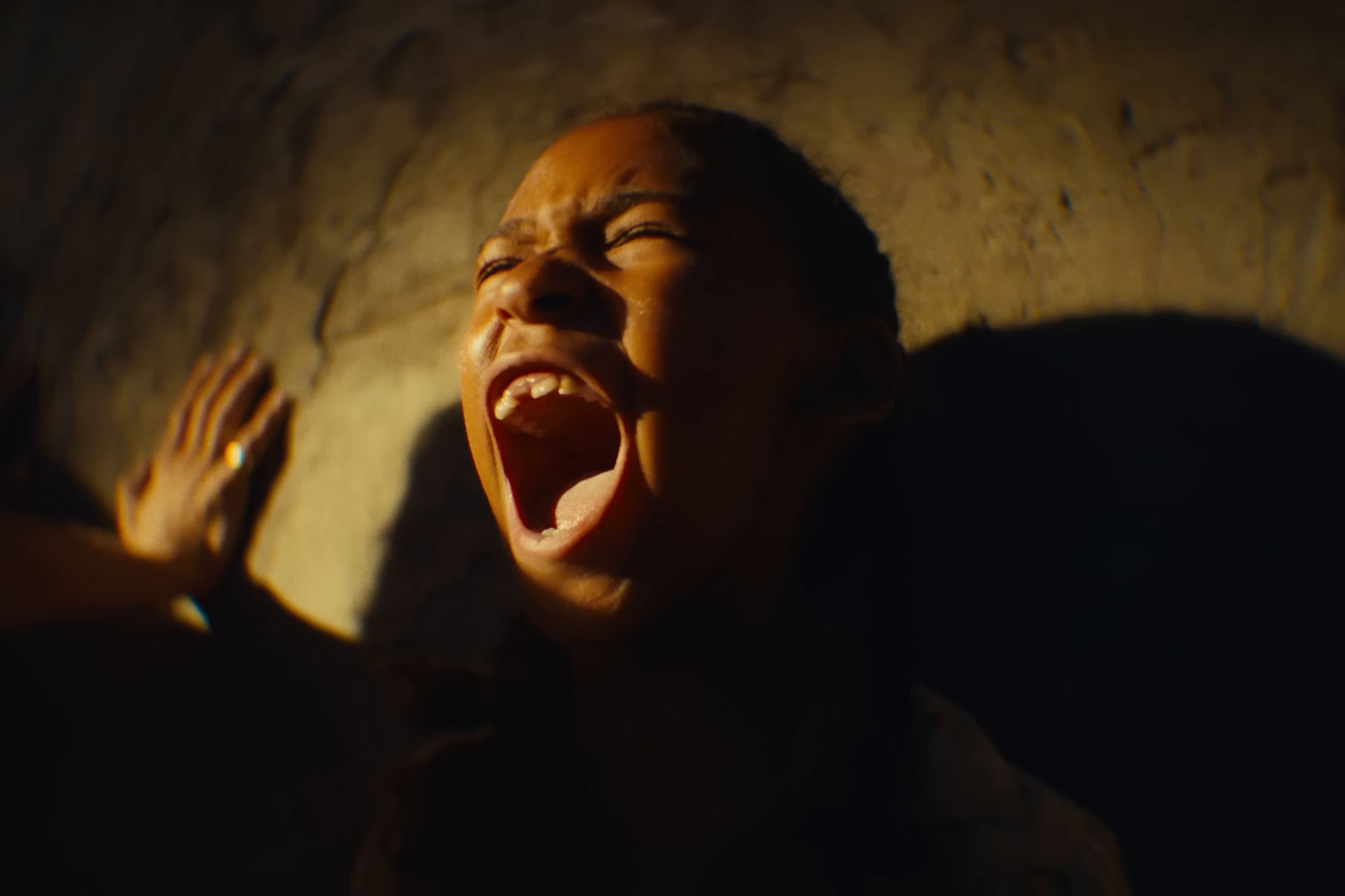 GUN (2024) —  shot,  lighting