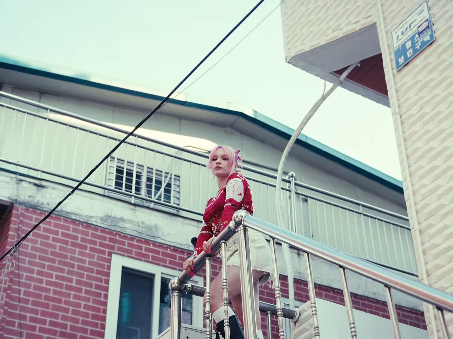 VVVIP  (2023) —  shot,  lighting