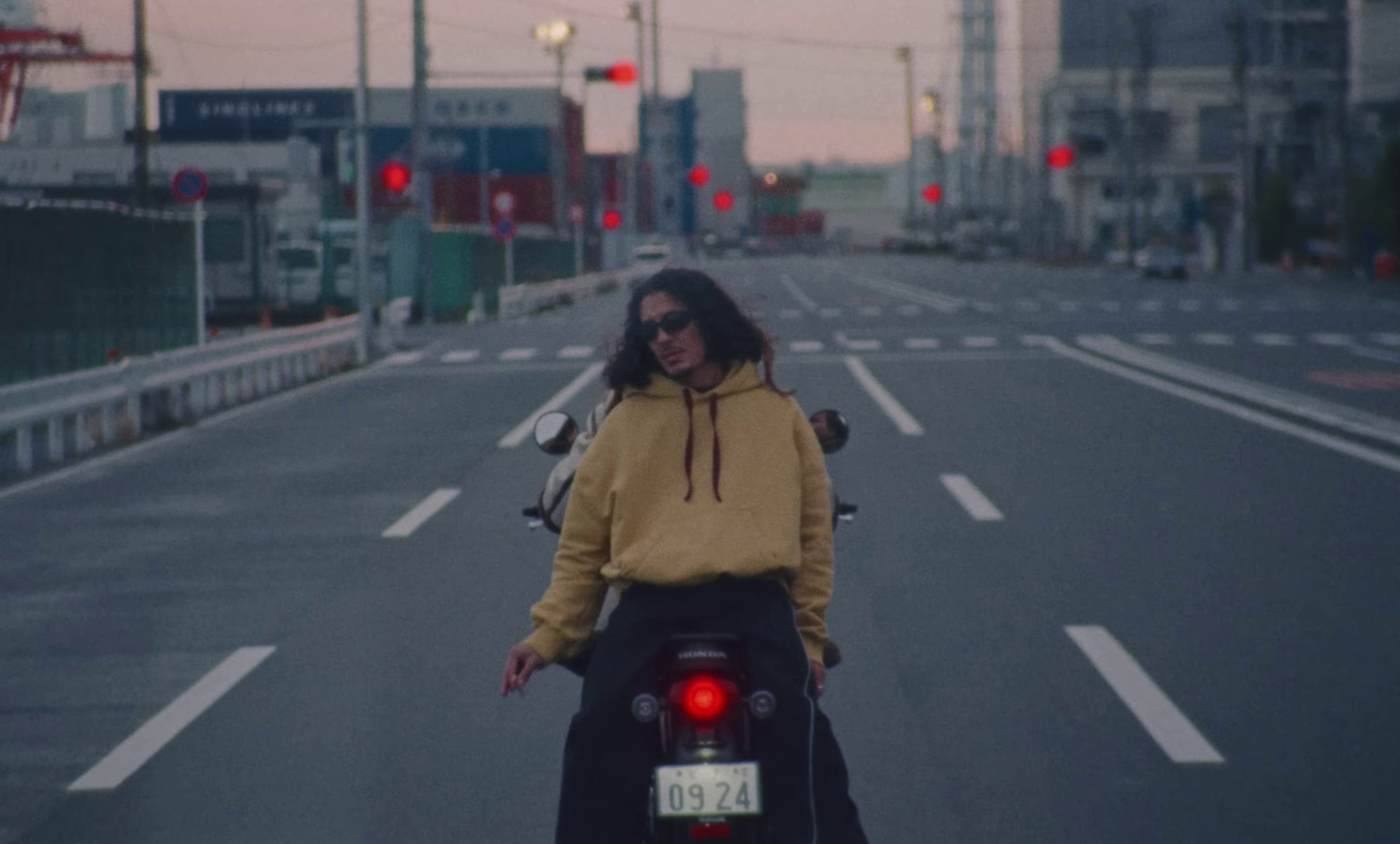 Agoraphobe (2024) —  shot,  lighting