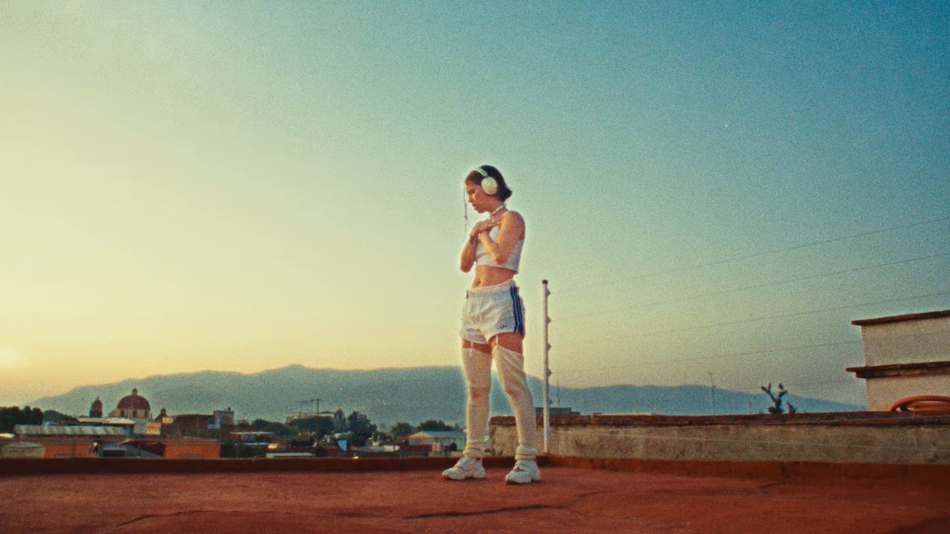 LONELY HEARTS (2024) —  shot,  lighting