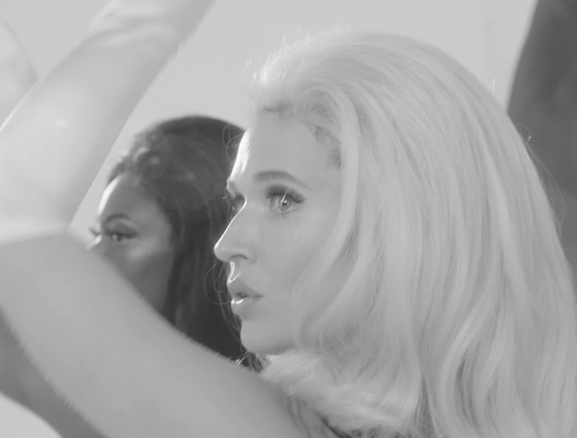 Gunslinger (2025) —  shot,  lighting