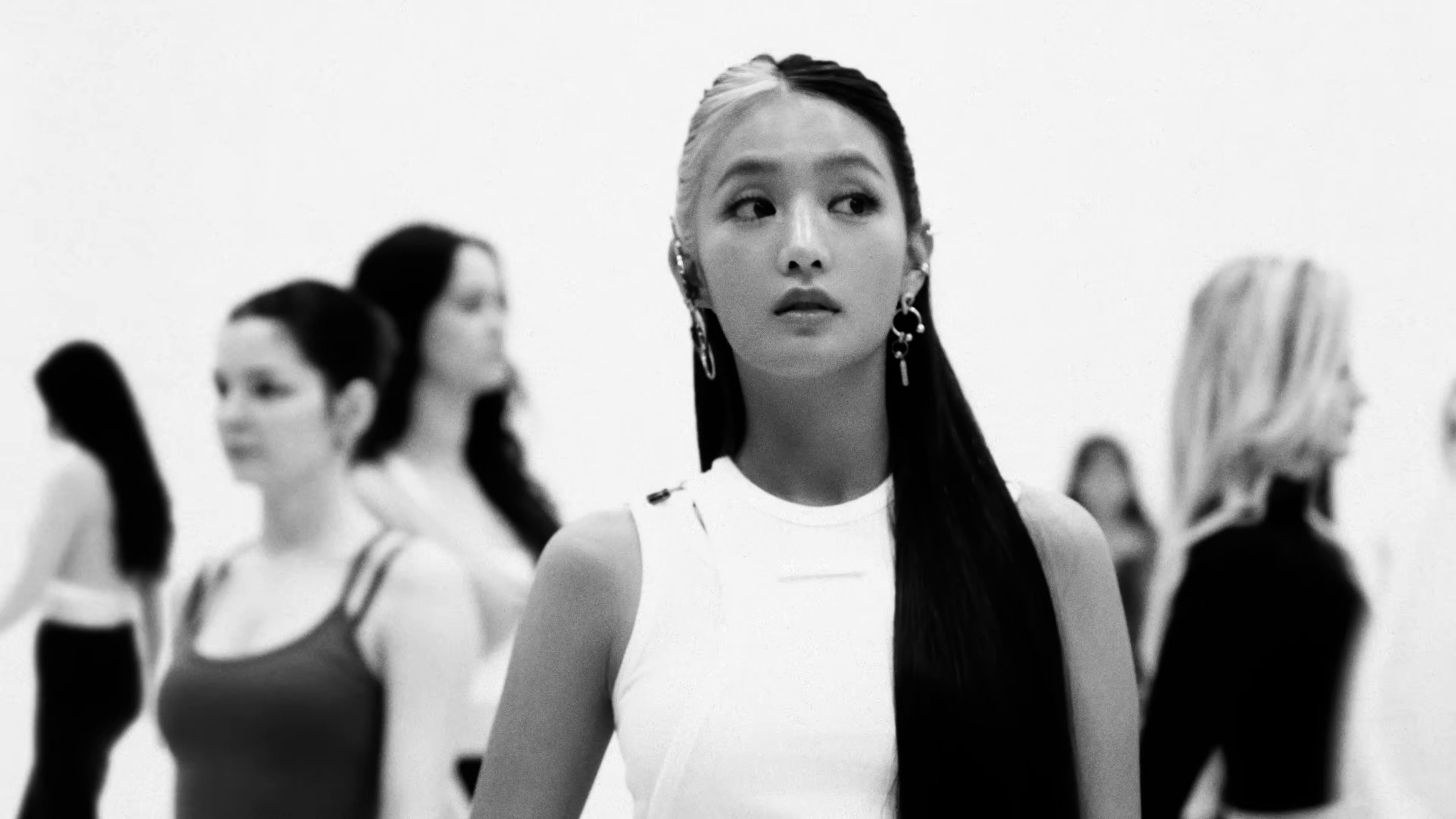 Mono (2026) —  shot,  lighting