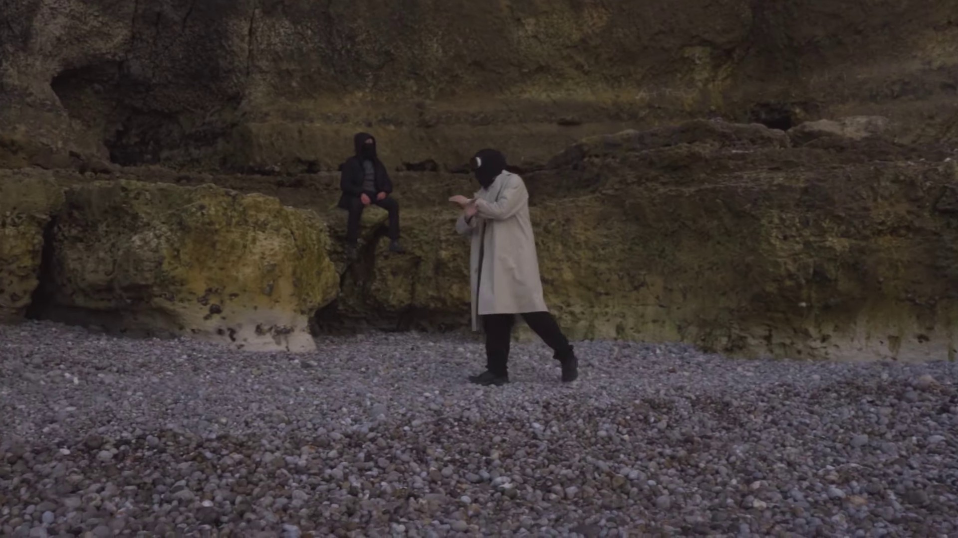 Sous le manteau (2023) —  shot,  lighting