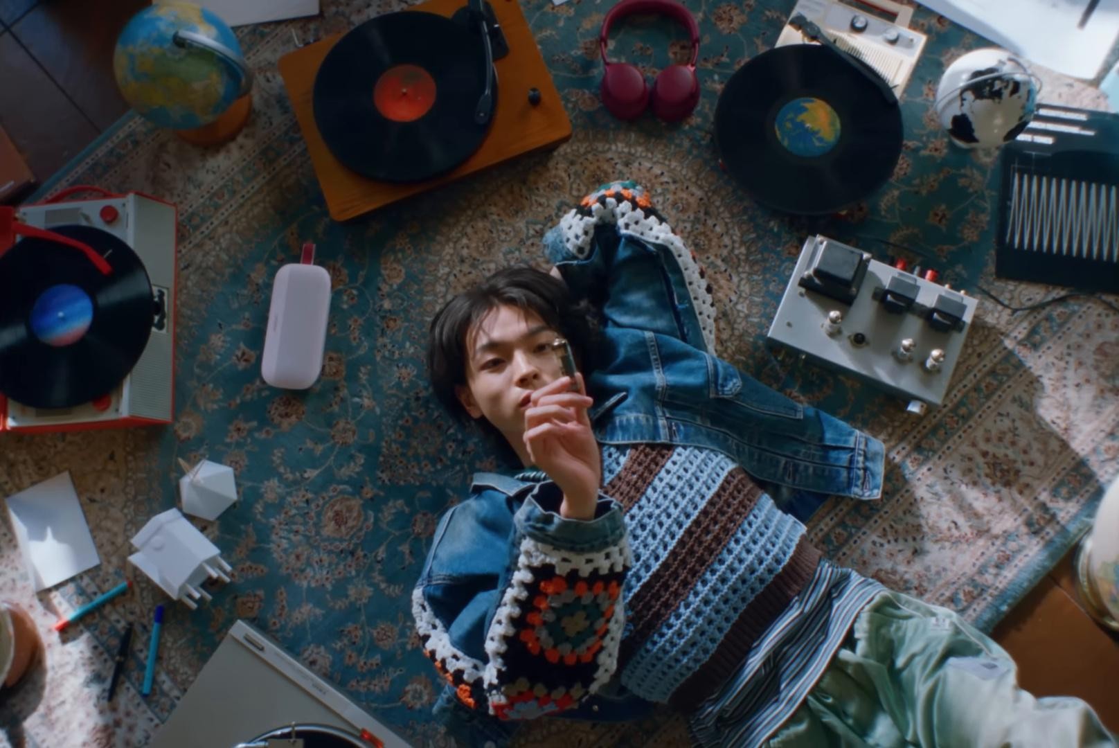 文通 (Buntsu) (2025) —  shot,  lighting