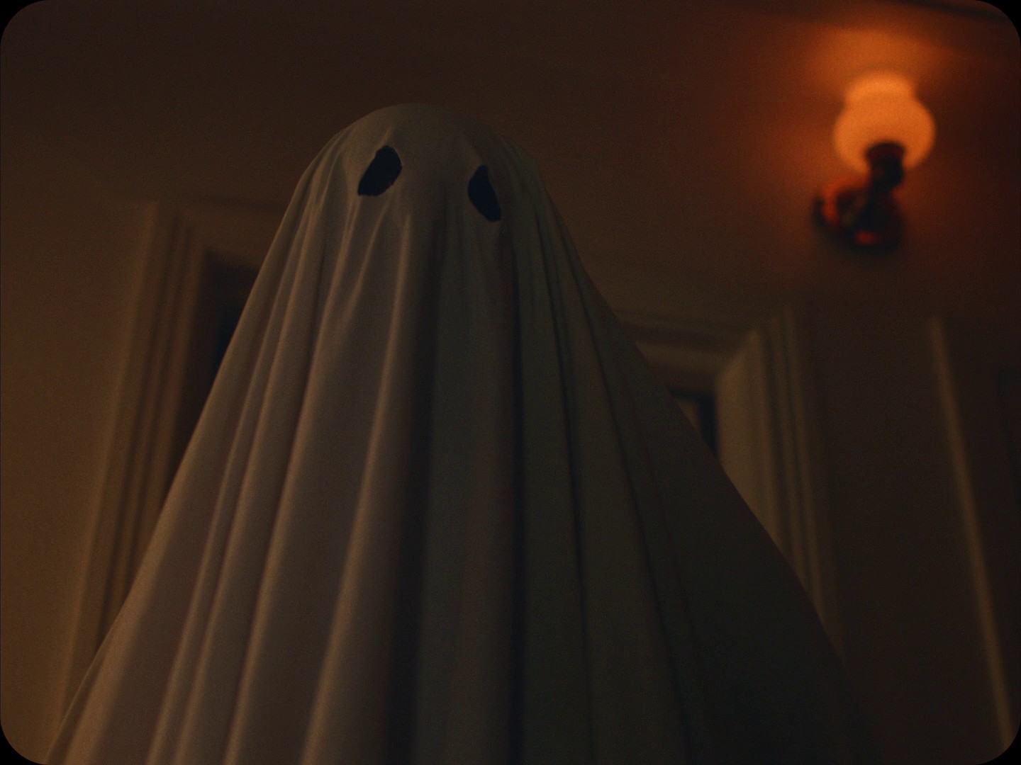 A Ghost Story (2017) —  shot,  lighting