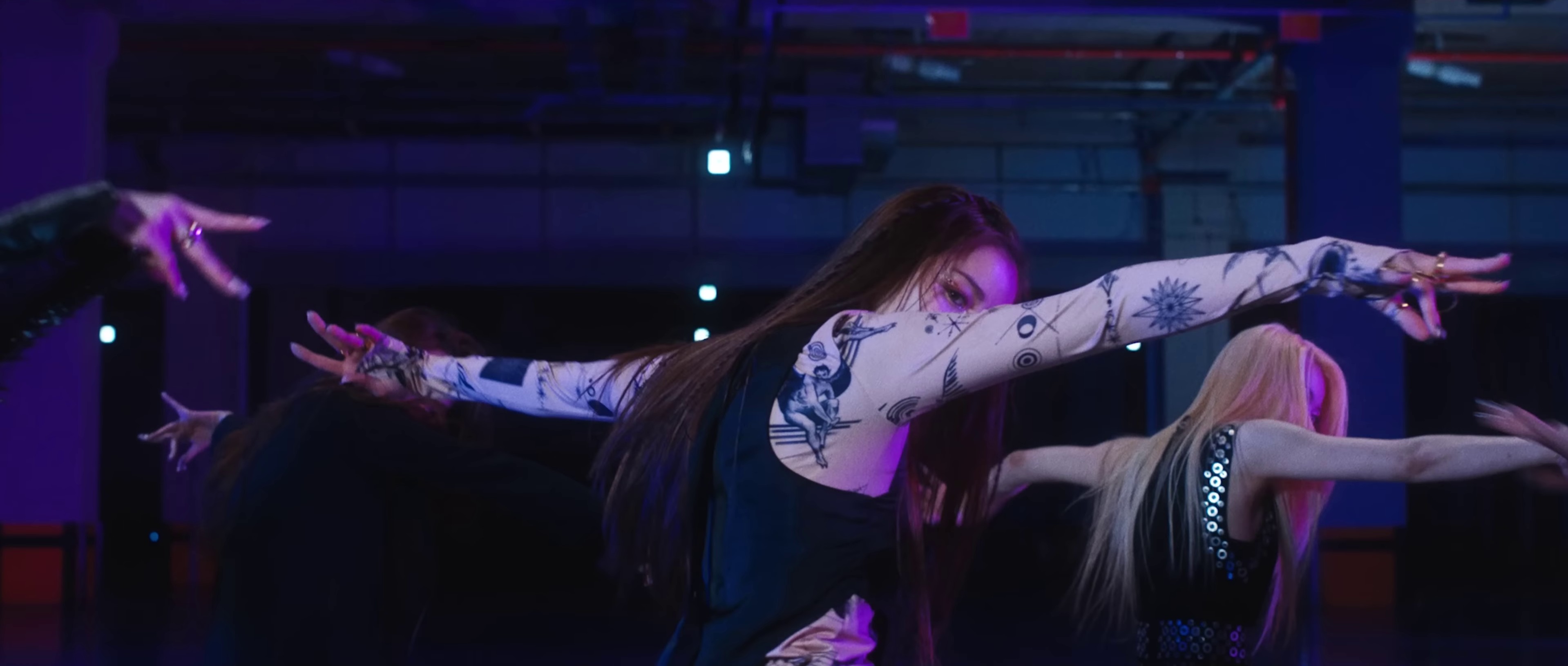 Tippy Toes (2022) —  shot,  lighting