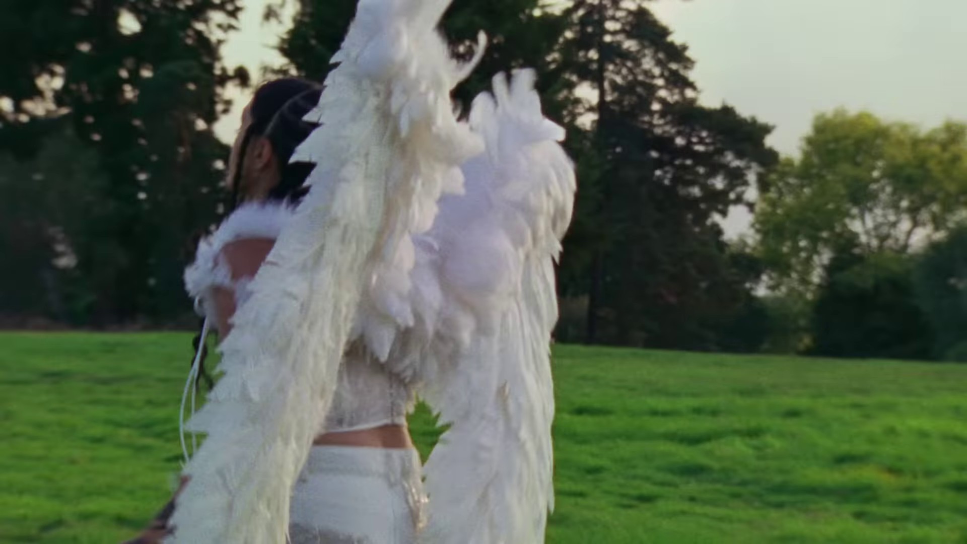 Kiss Me (2023) —  shot,  lighting