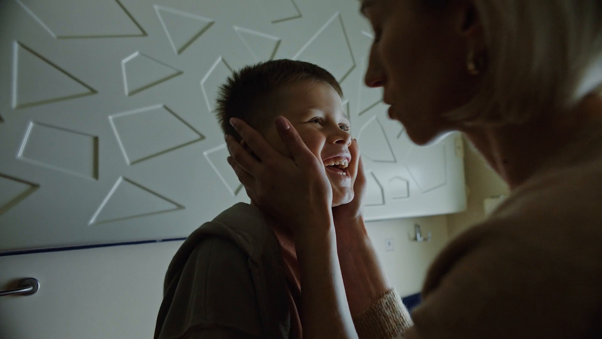 Ти Як - Провідник Крізь Складні Часи (Dir.cut) (2025) —  shot,  lighting