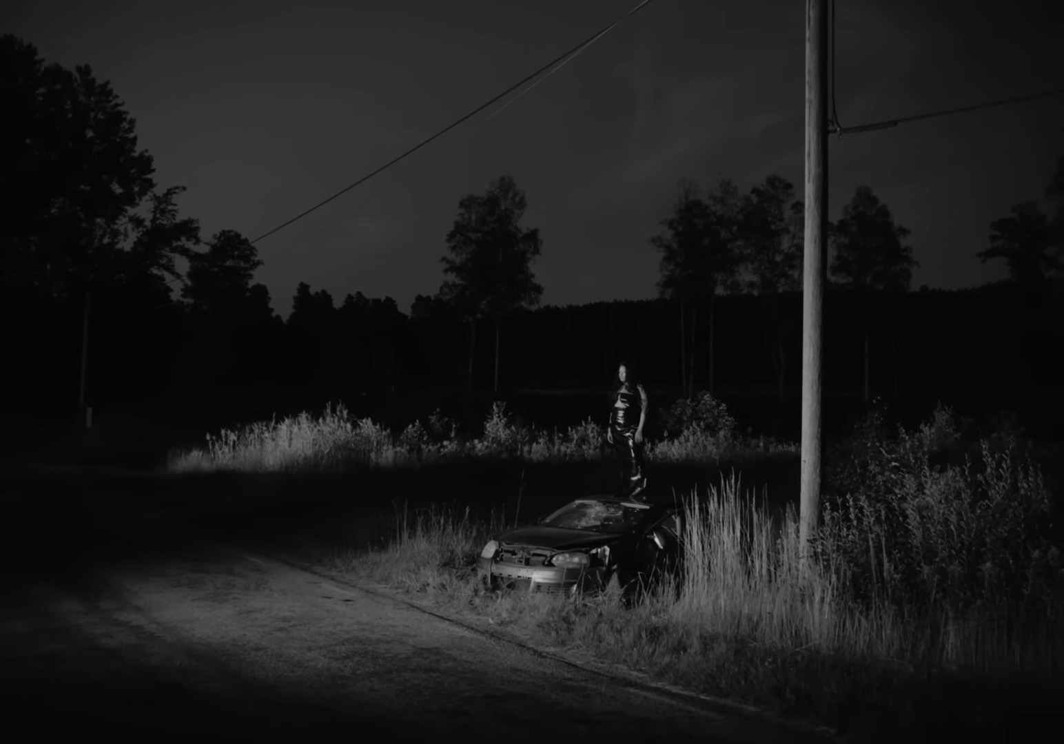 Shlut  (2022) —  shot,  lighting