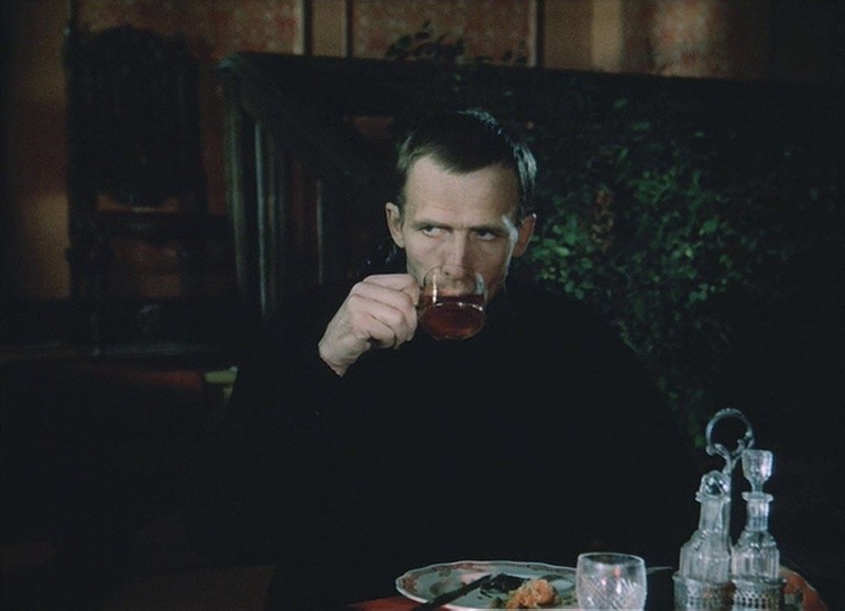 Visitor of a Museum (1990) —  shot,  lighting