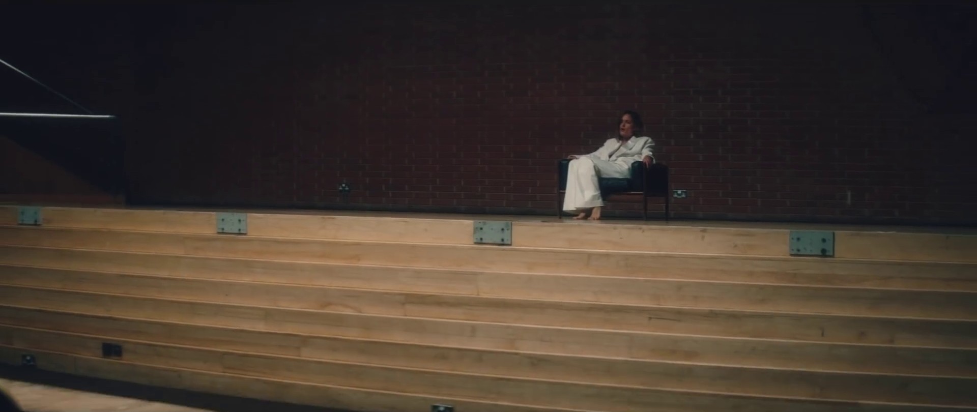 Weak (2015) —  shot,  lighting