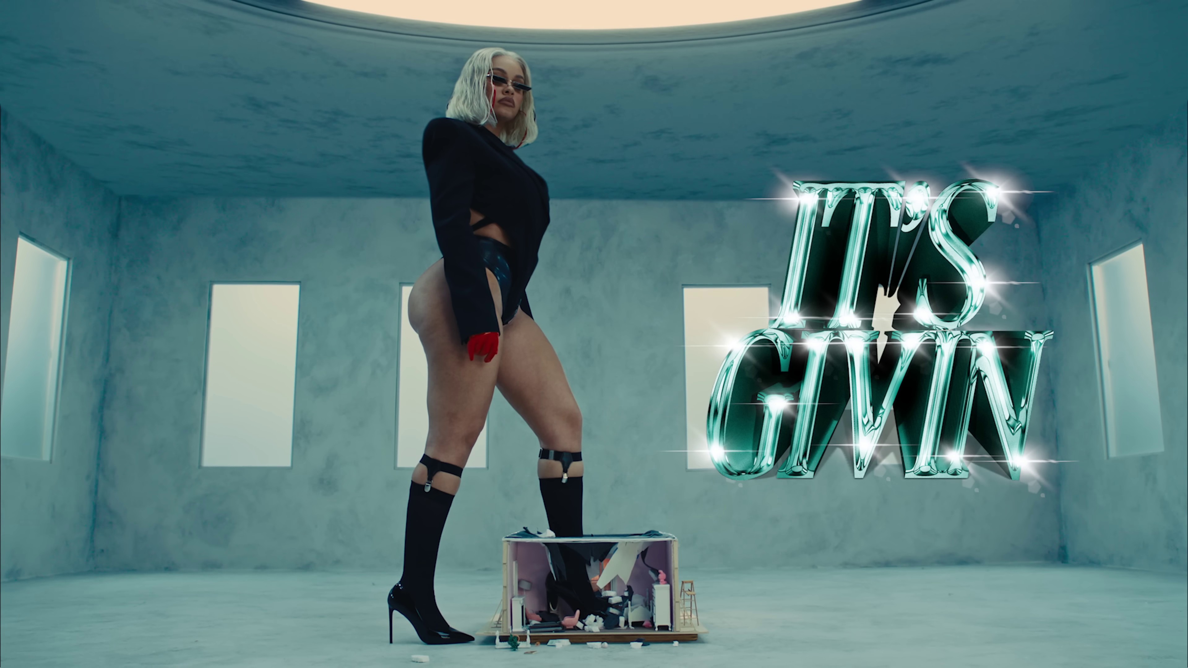 It's Givin (2022) —  shot,  lighting