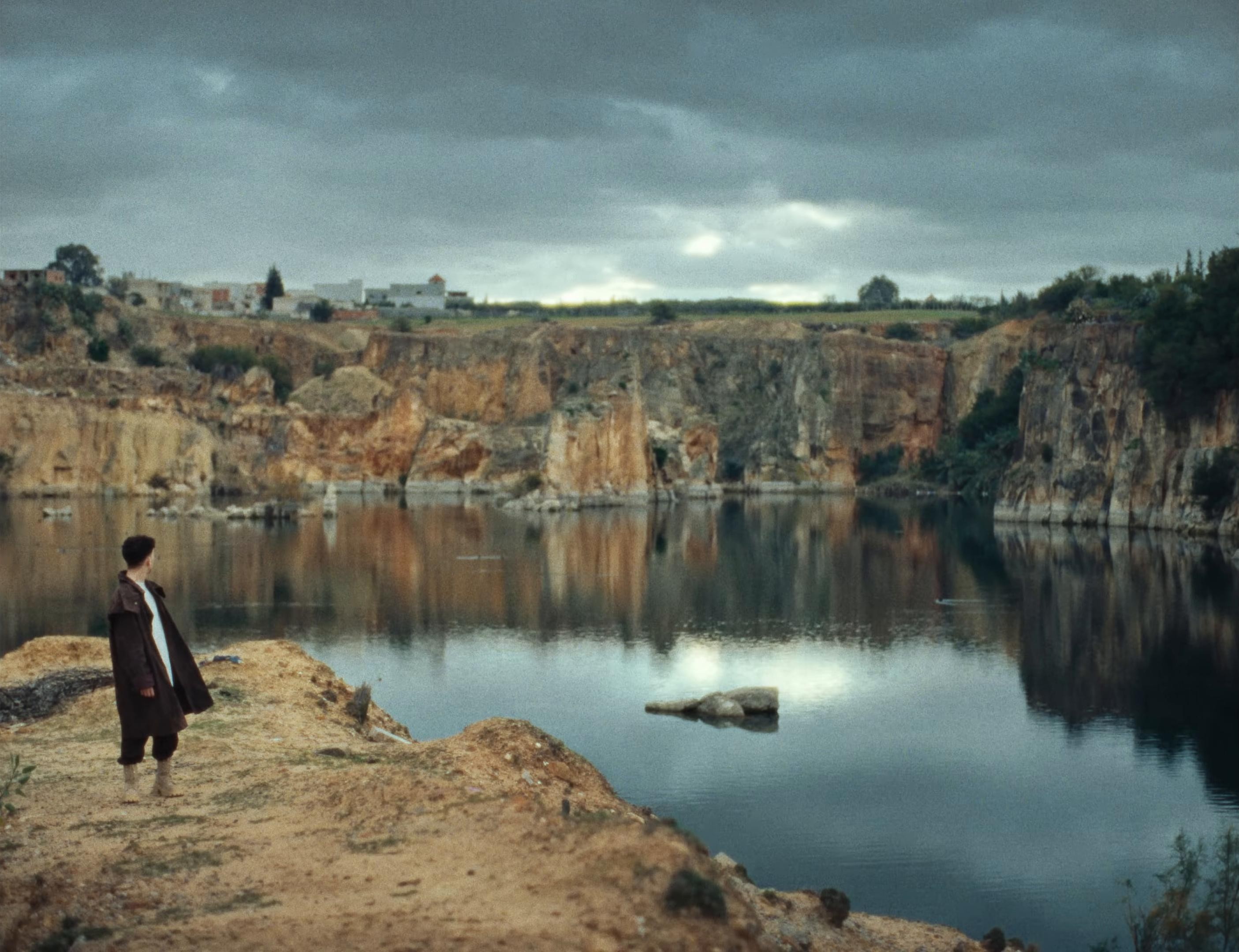 Paradis (2024) —  shot,  lighting