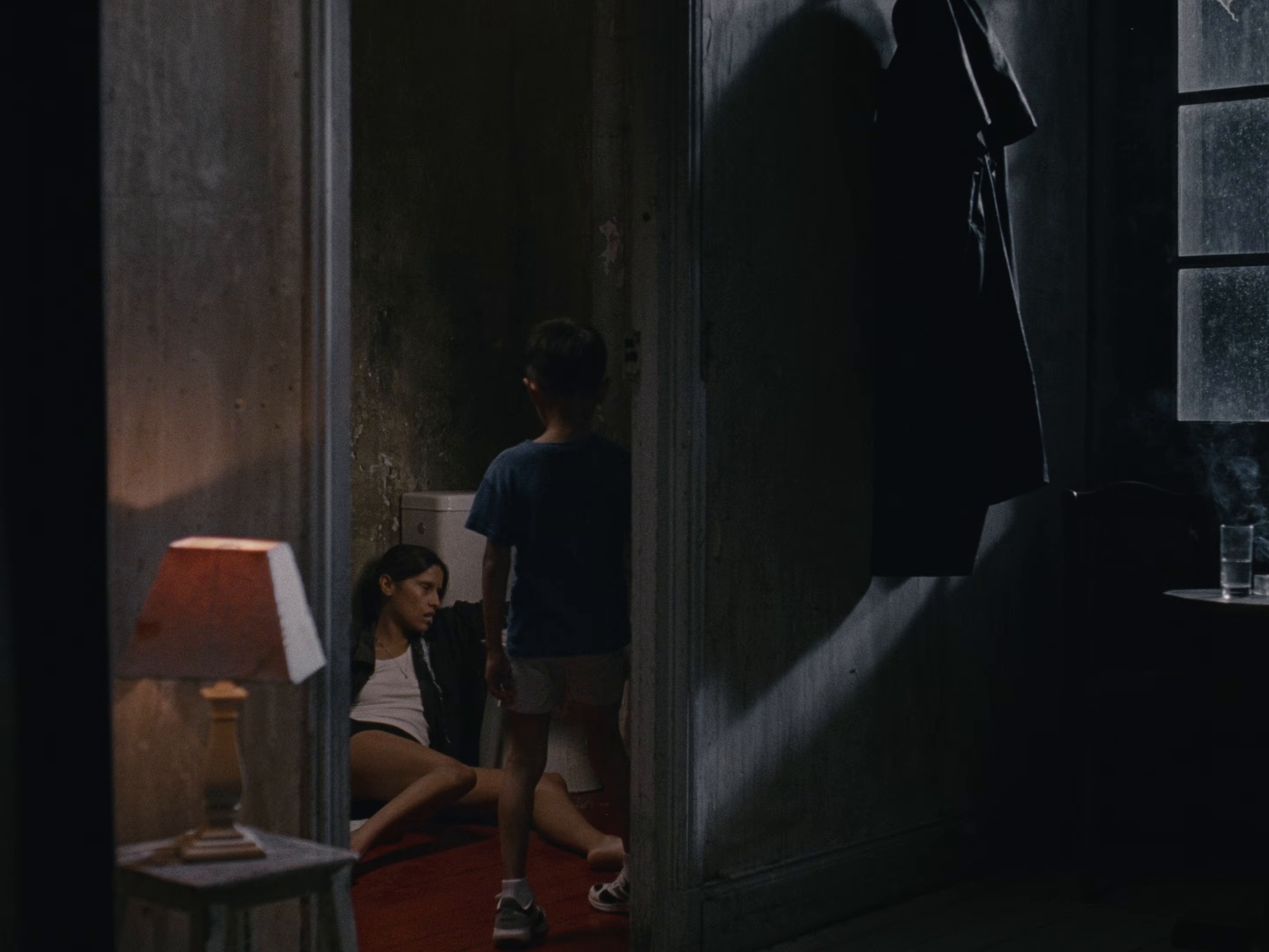 Incendie (2025) —  shot,  lighting