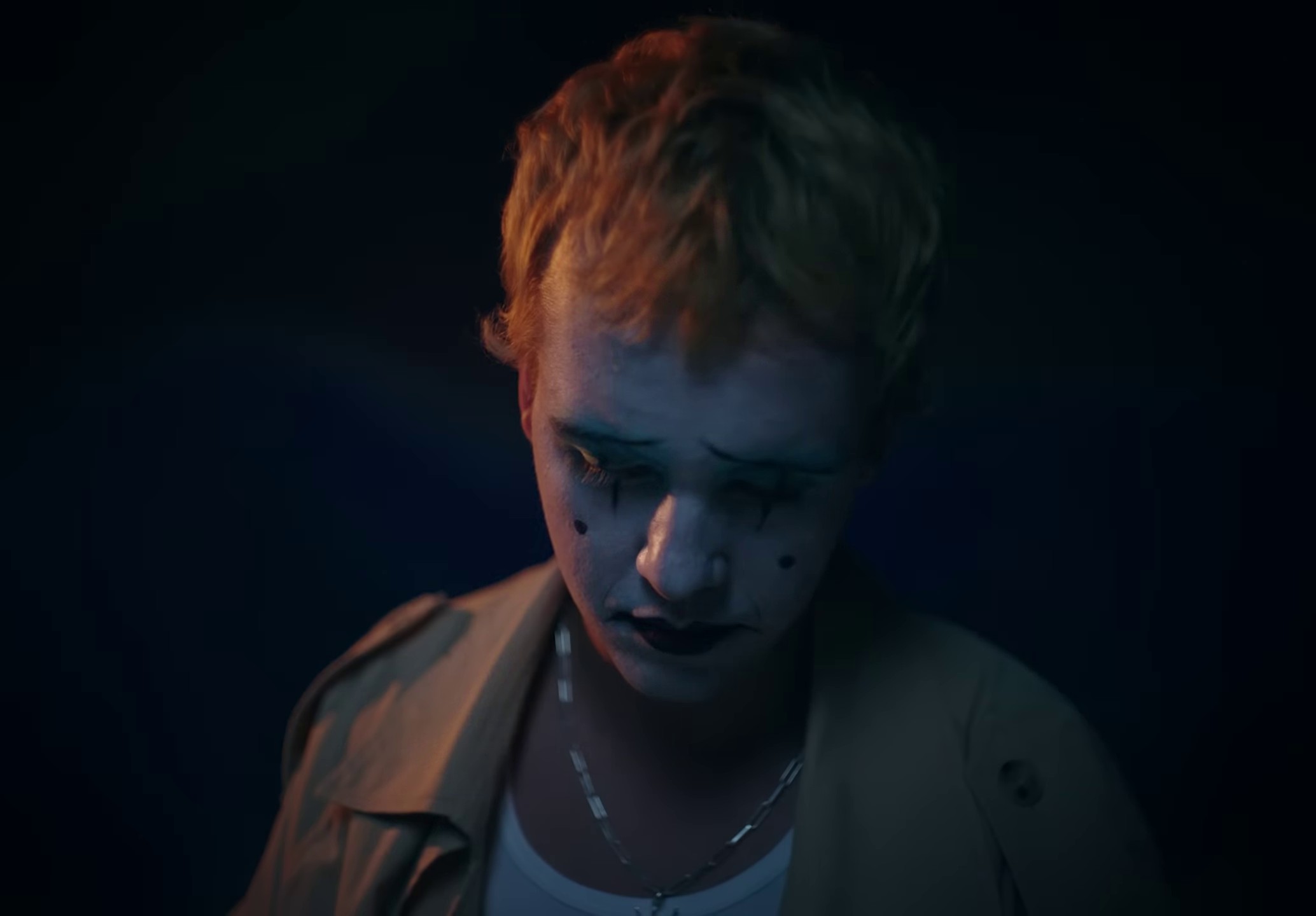 Facile (2023) —  shot,  lighting