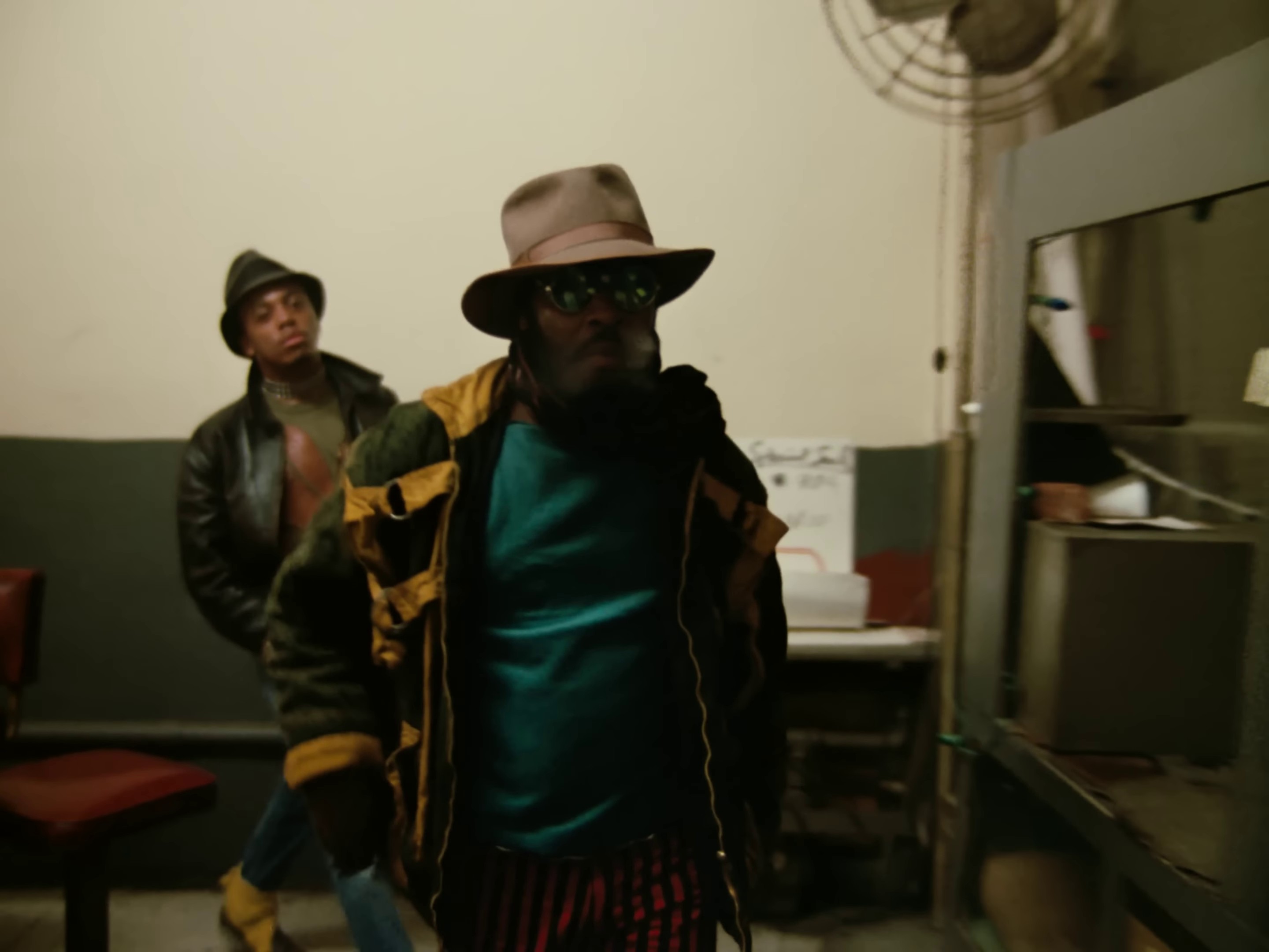 Beat it (1982) —  shot,  lighting