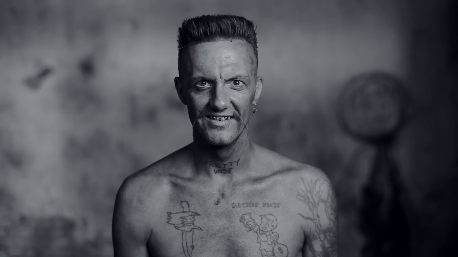 I FINK U FREEKY (2012) —  shot,  lighting