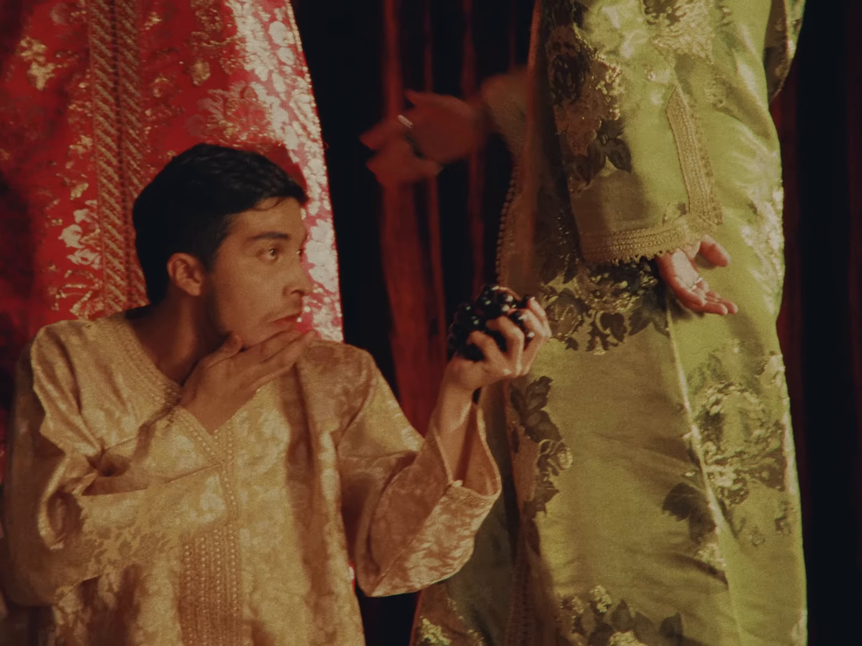 Levítico 20:9 (2024) —  shot,  lighting