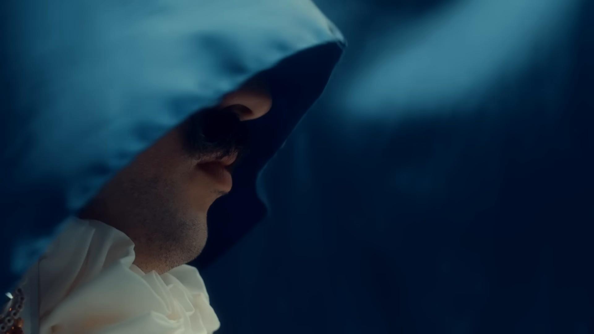 Fugue pour saxophone en Do mineur (2025) —  shot,  lighting