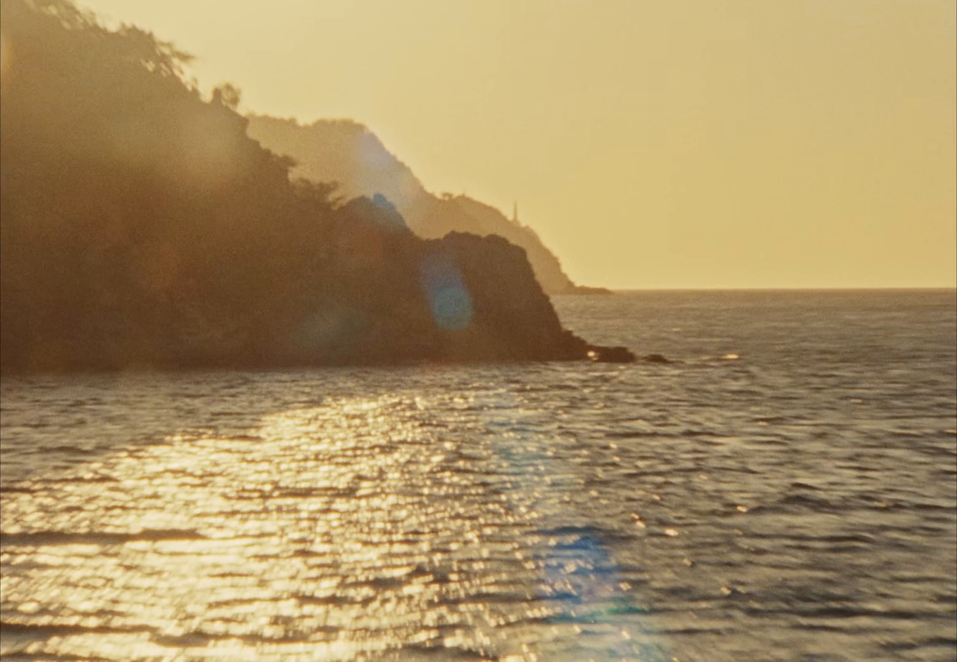 Me Pasa (Piscis) (2025) —  shot,  lighting