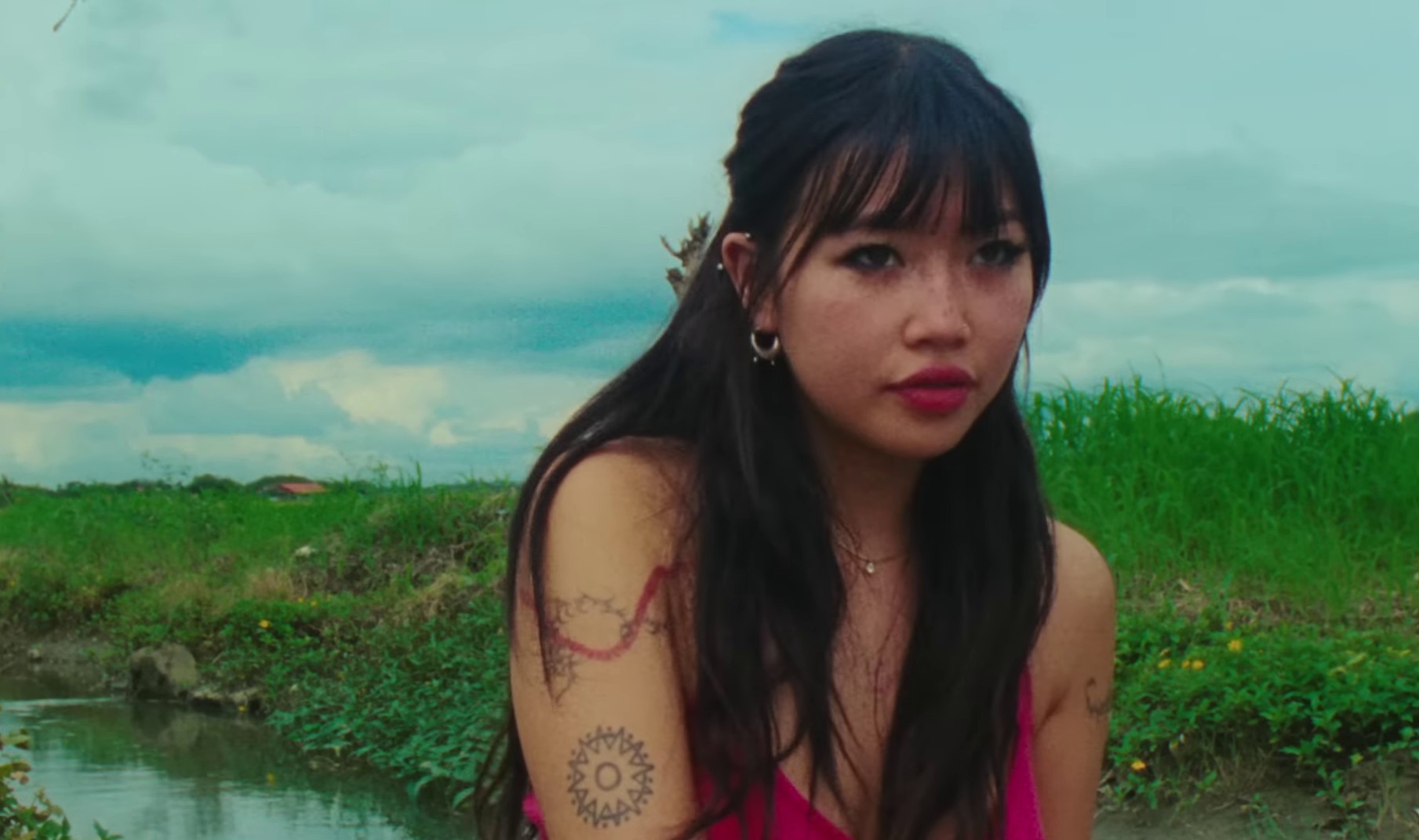 Glue Song (2023) —  shot,  lighting