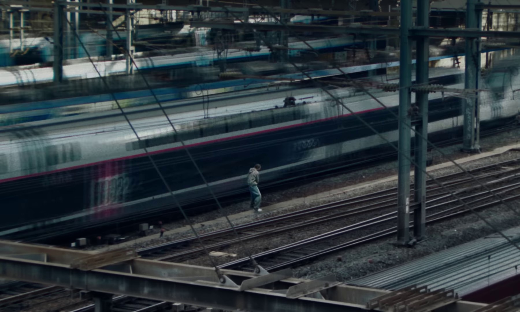 Gare du Nord (2023) —  shot,  lighting