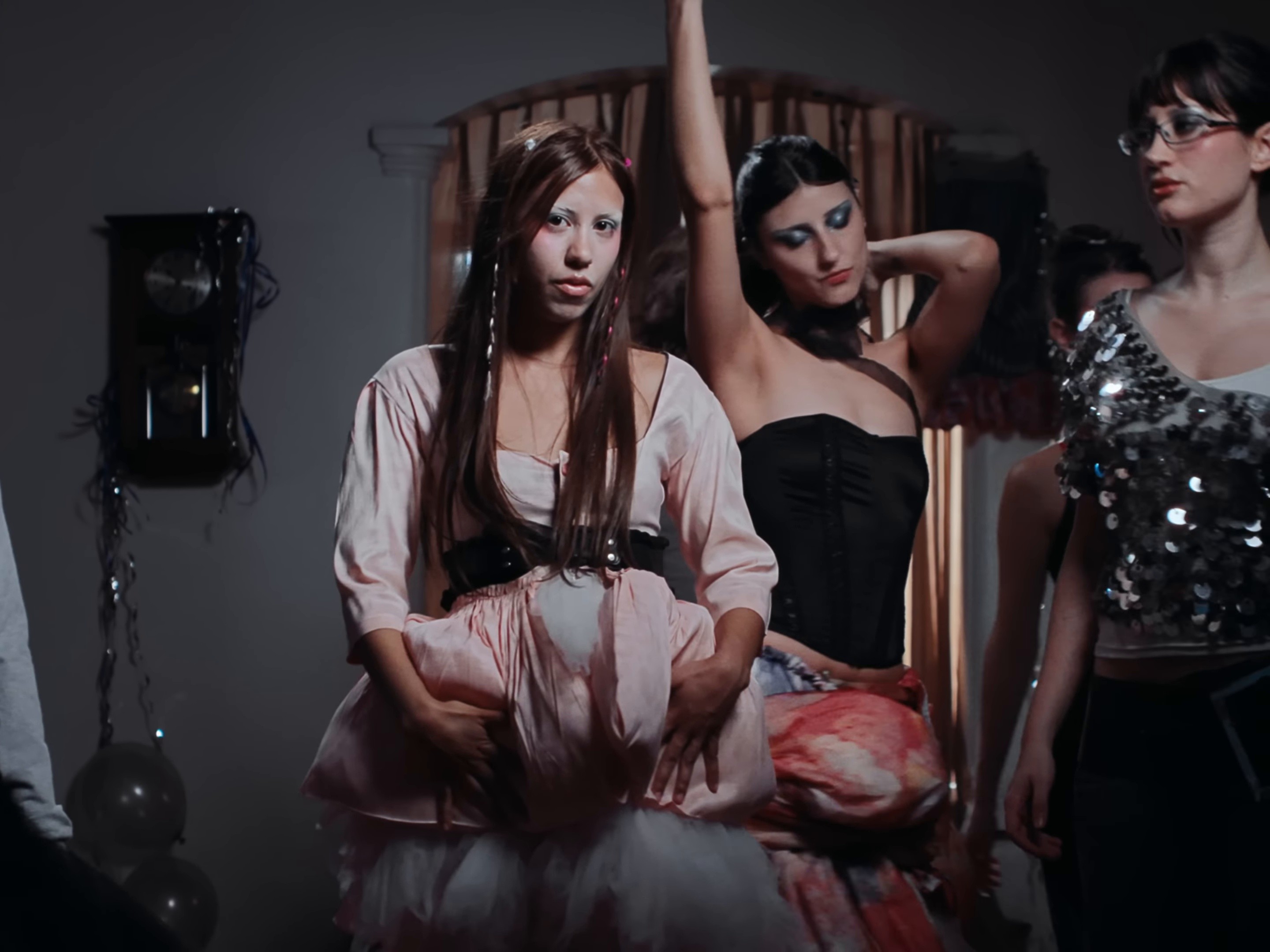 B.S.A.S. (Si Alguna Vez te Sentís Sola de Noche) (2025) —  shot,  lighting