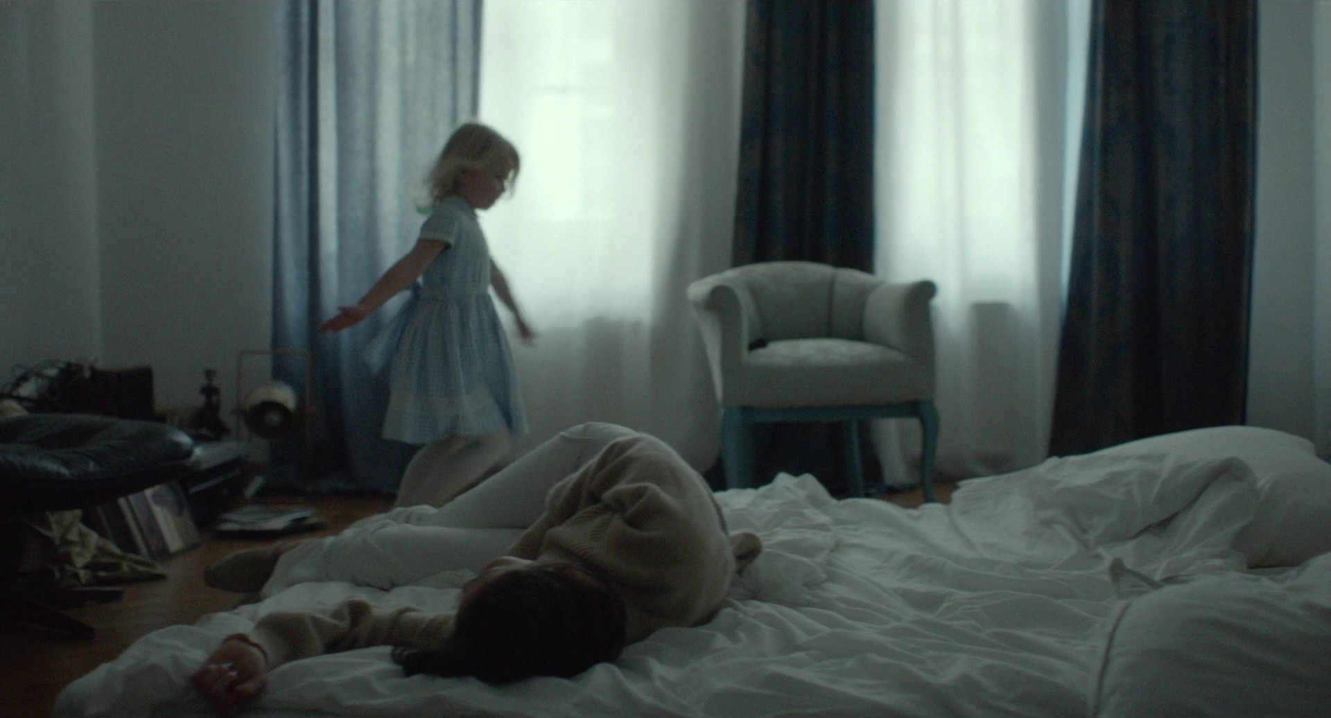 Don't Look at Me That Way (2016) —  shot,  lighting