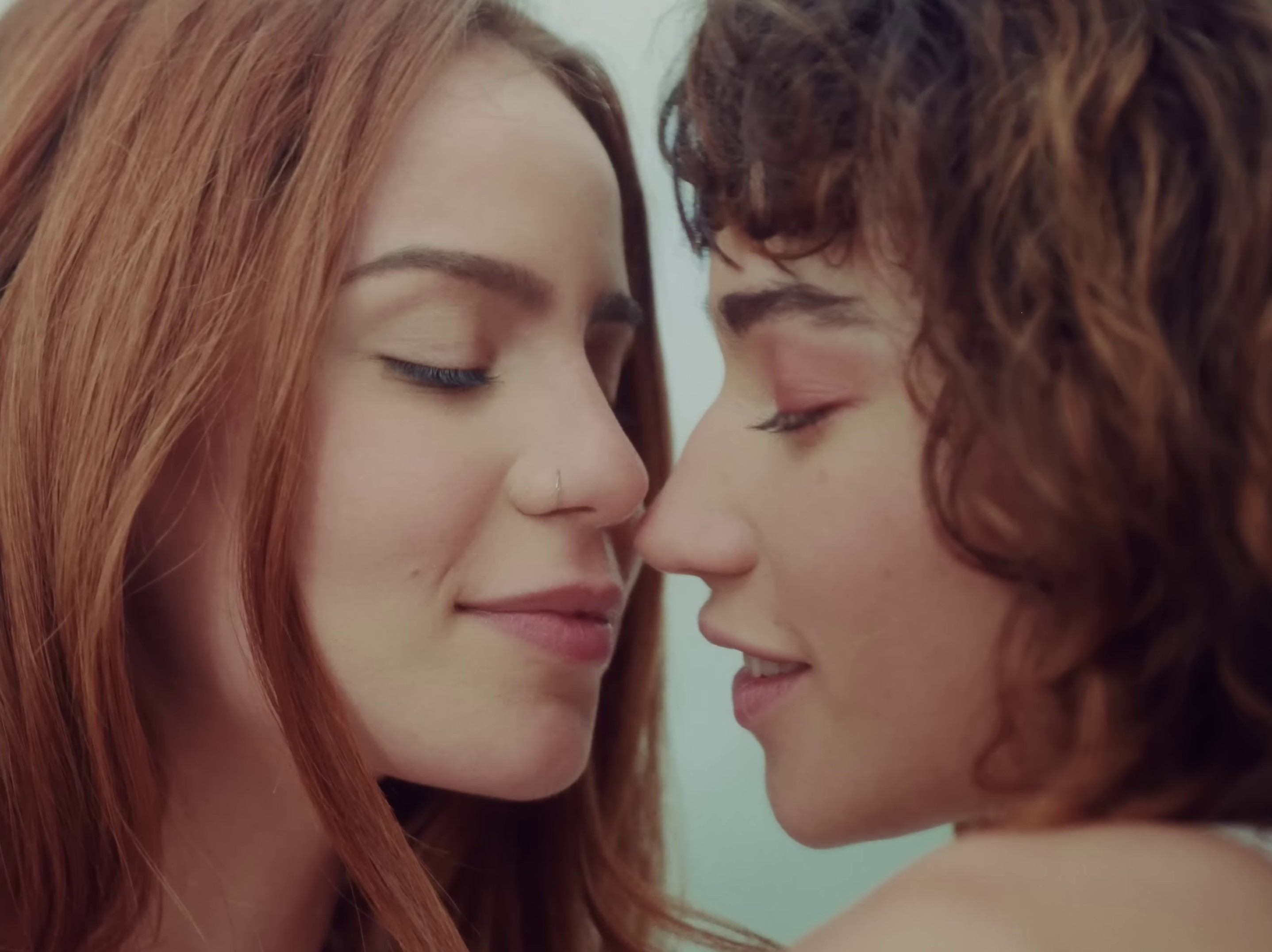 Menta com chá (2023) —  shot,  lighting