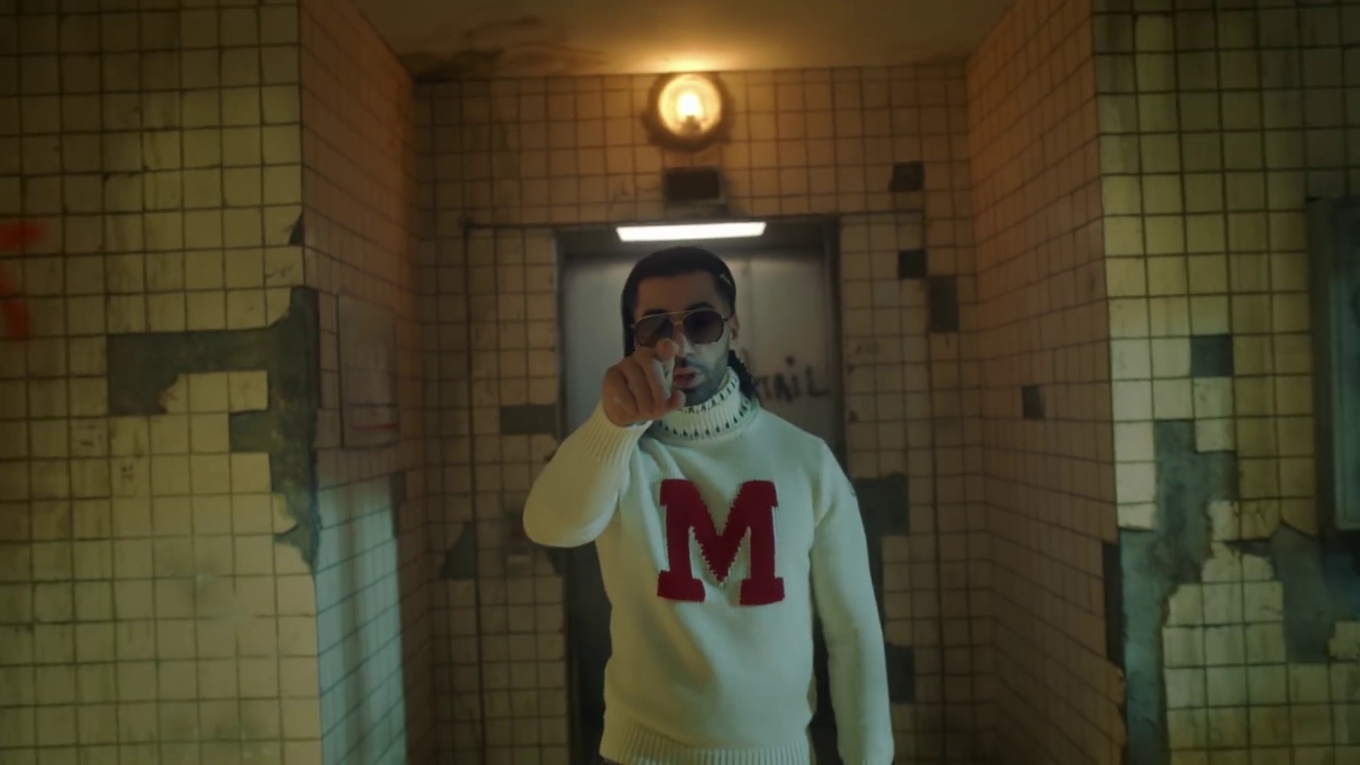 Au DD (2019) —  shot,  lighting