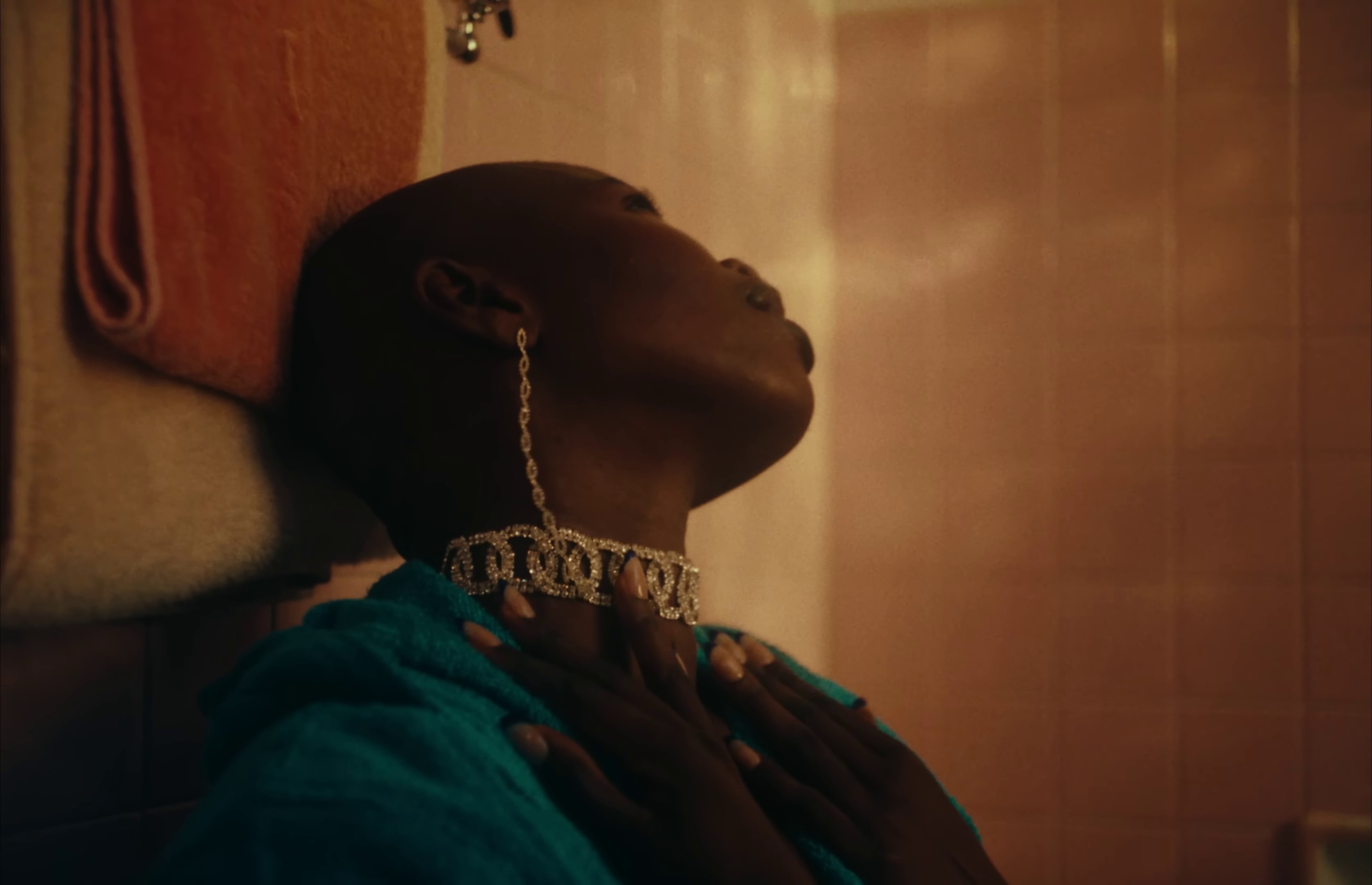 SMS  (2022) —  shot,  lighting