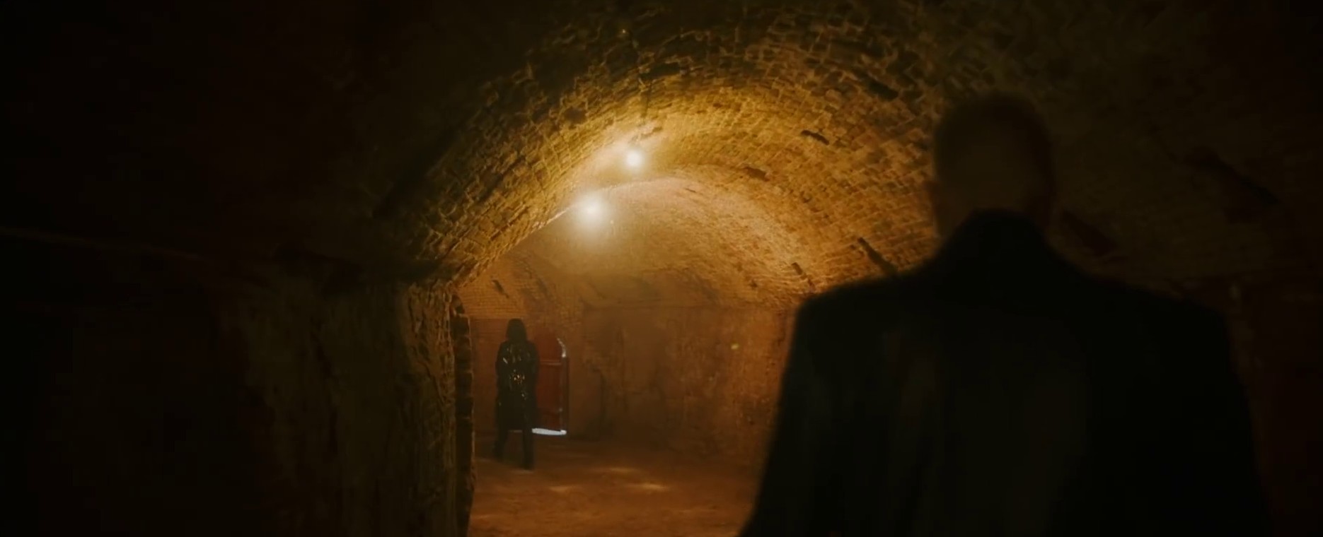 45 Fahrenheit Girl  (2021) —  shot,  lighting