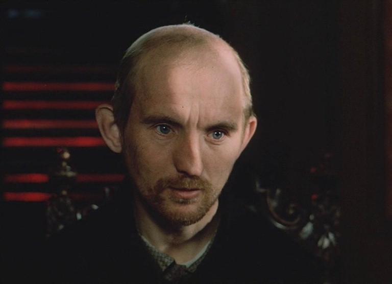 Visitor of a Museum (1990) —  shot,  lighting