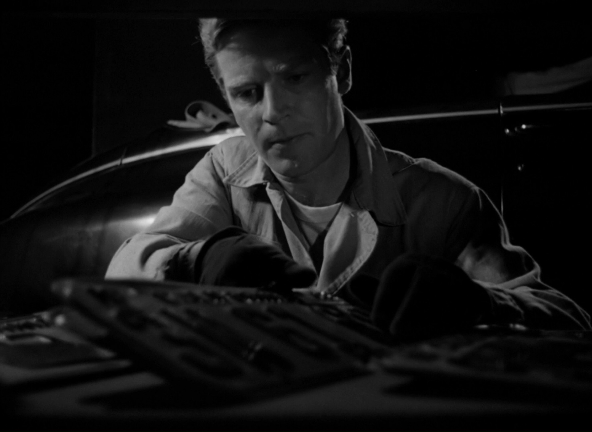 He Walked by Night (1948) —  shot,  lighting