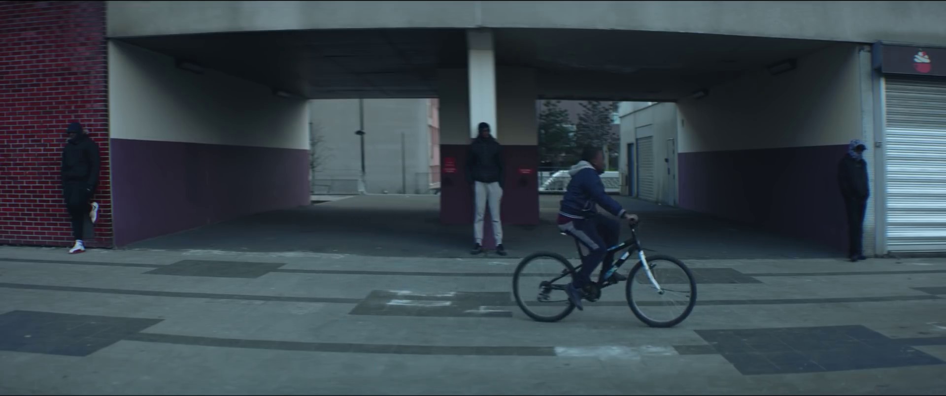 Medellín (2019) —  shot,  lighting