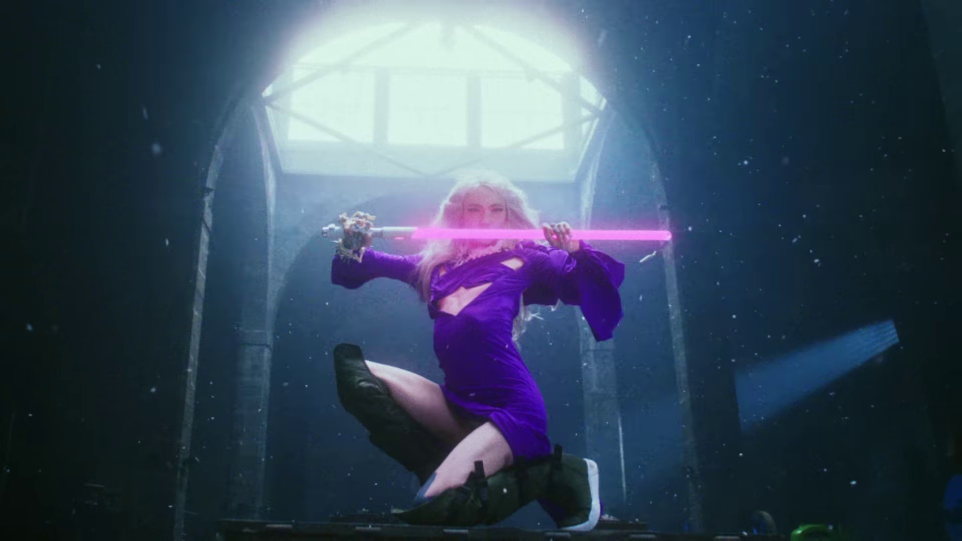 Player of games  (2021) —  shot,  lighting