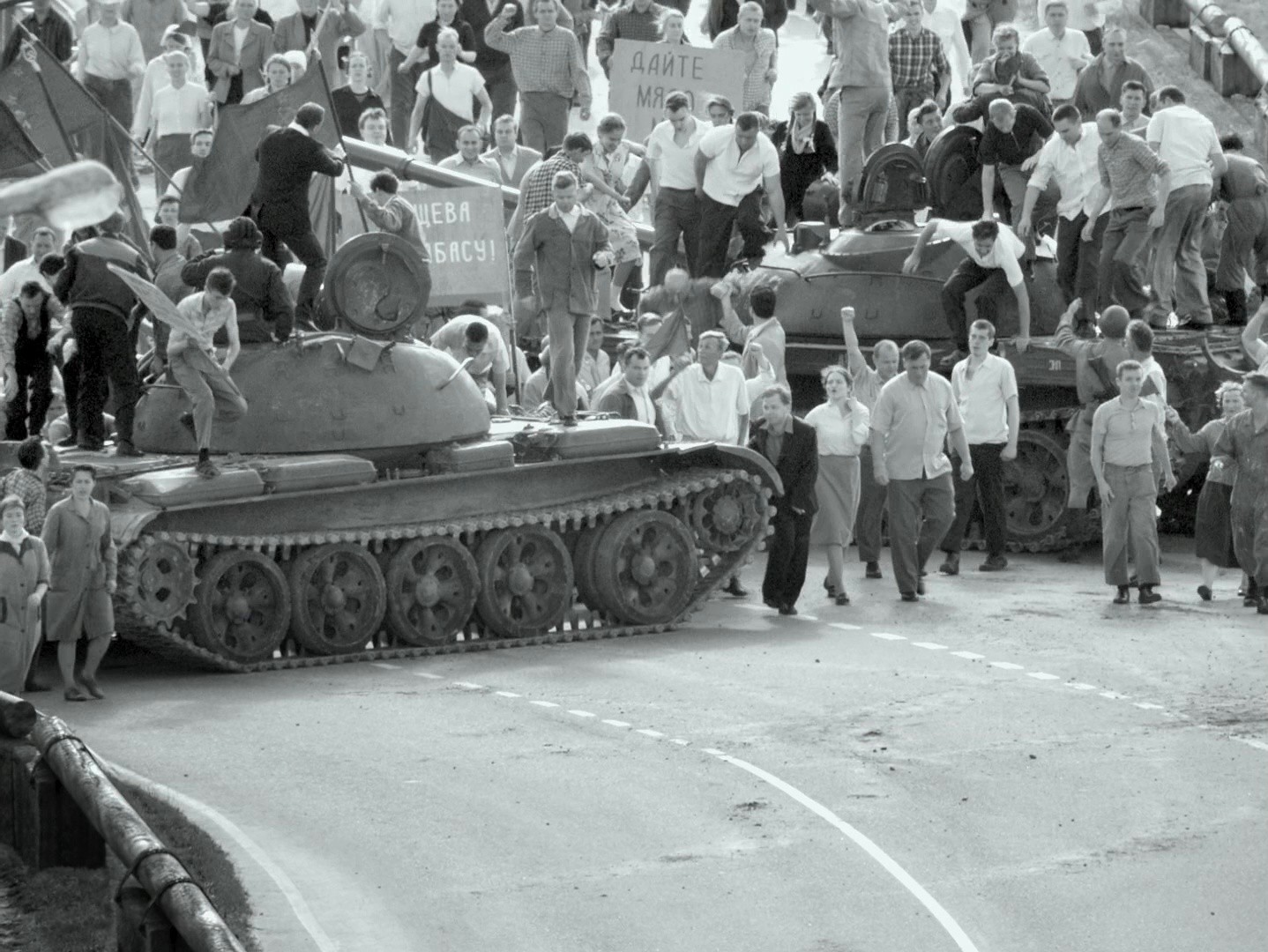 Dear Comrades! (2020) —  shot,  lighting