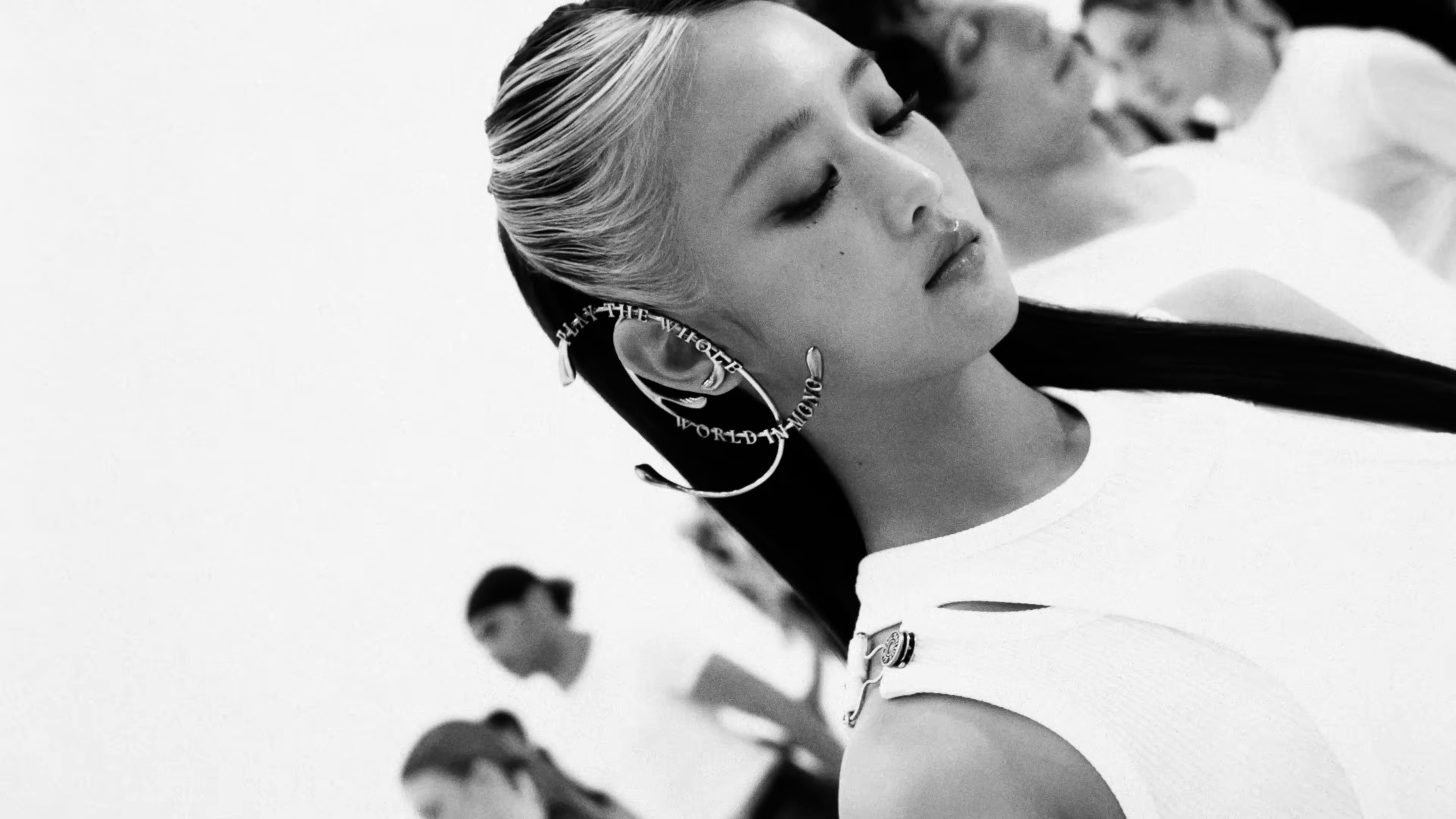 Mono (2026) —  shot,  lighting