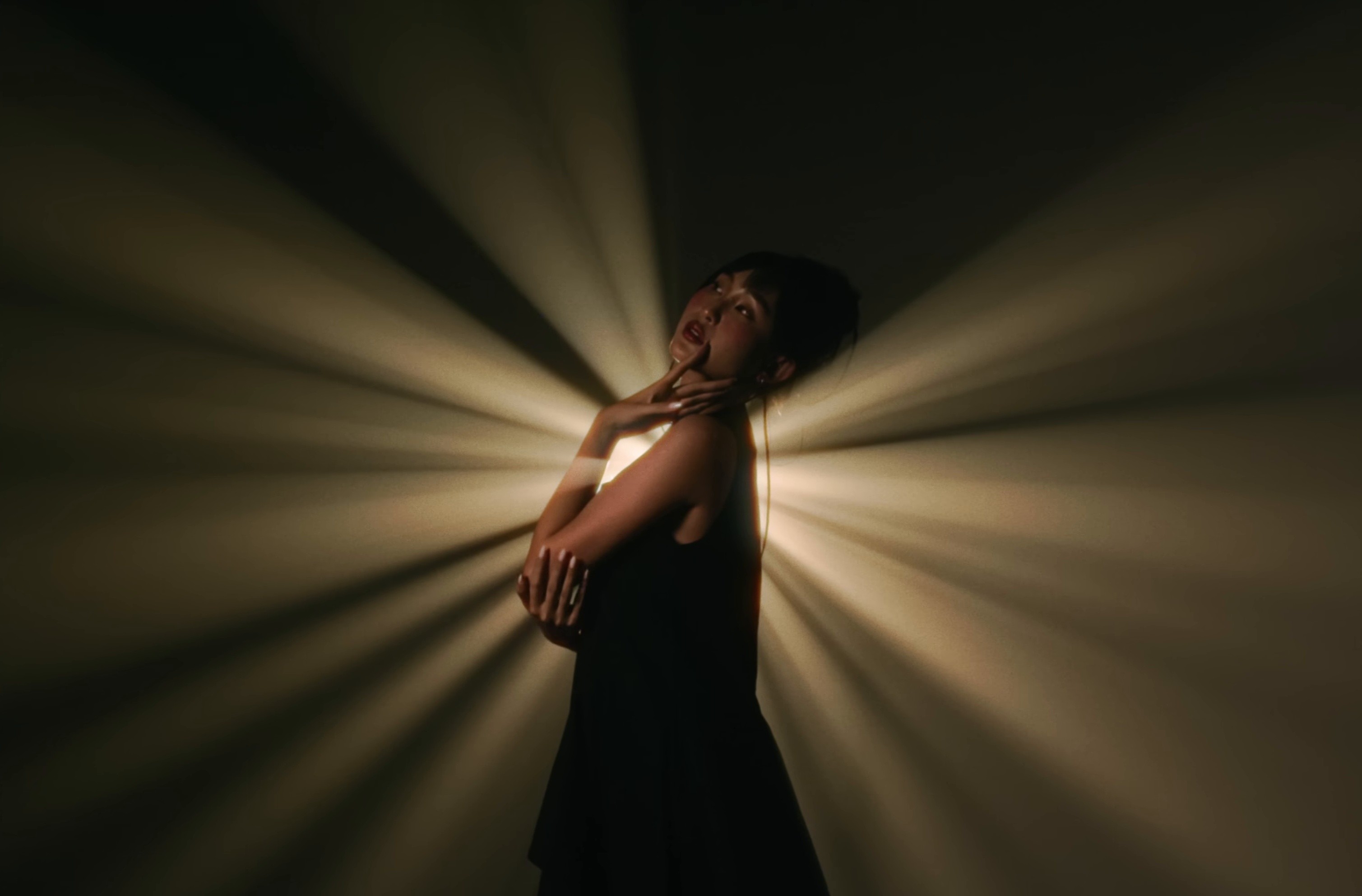 Nằm Bên Anh (2025) —  shot,  lighting