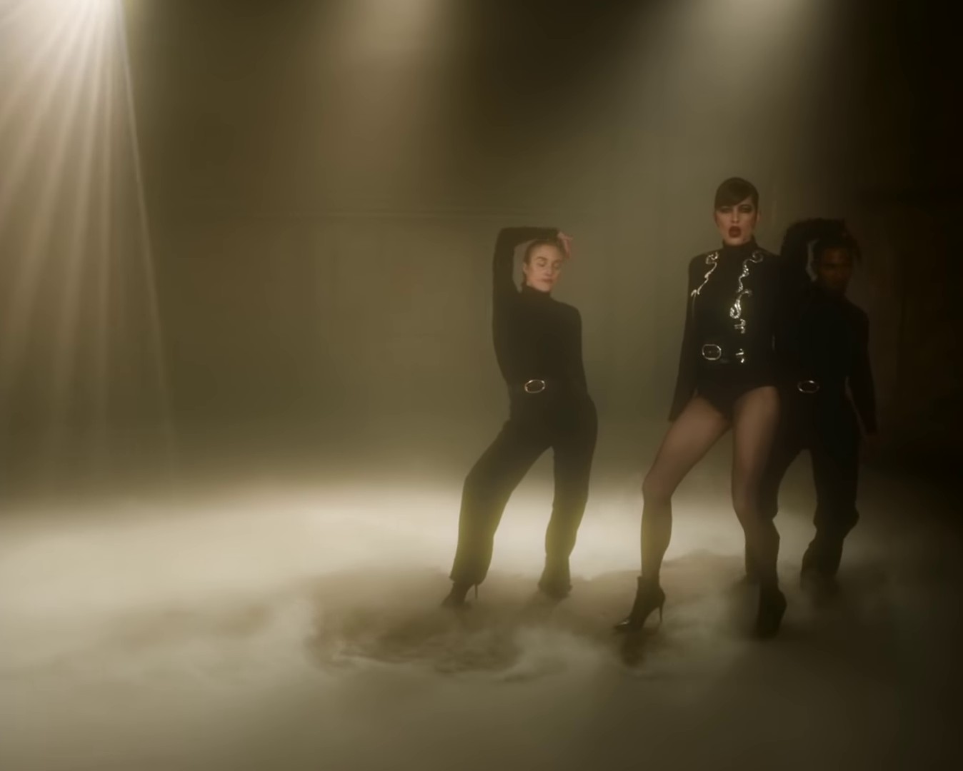 Masque d'or  (2021) —  shot,  lighting