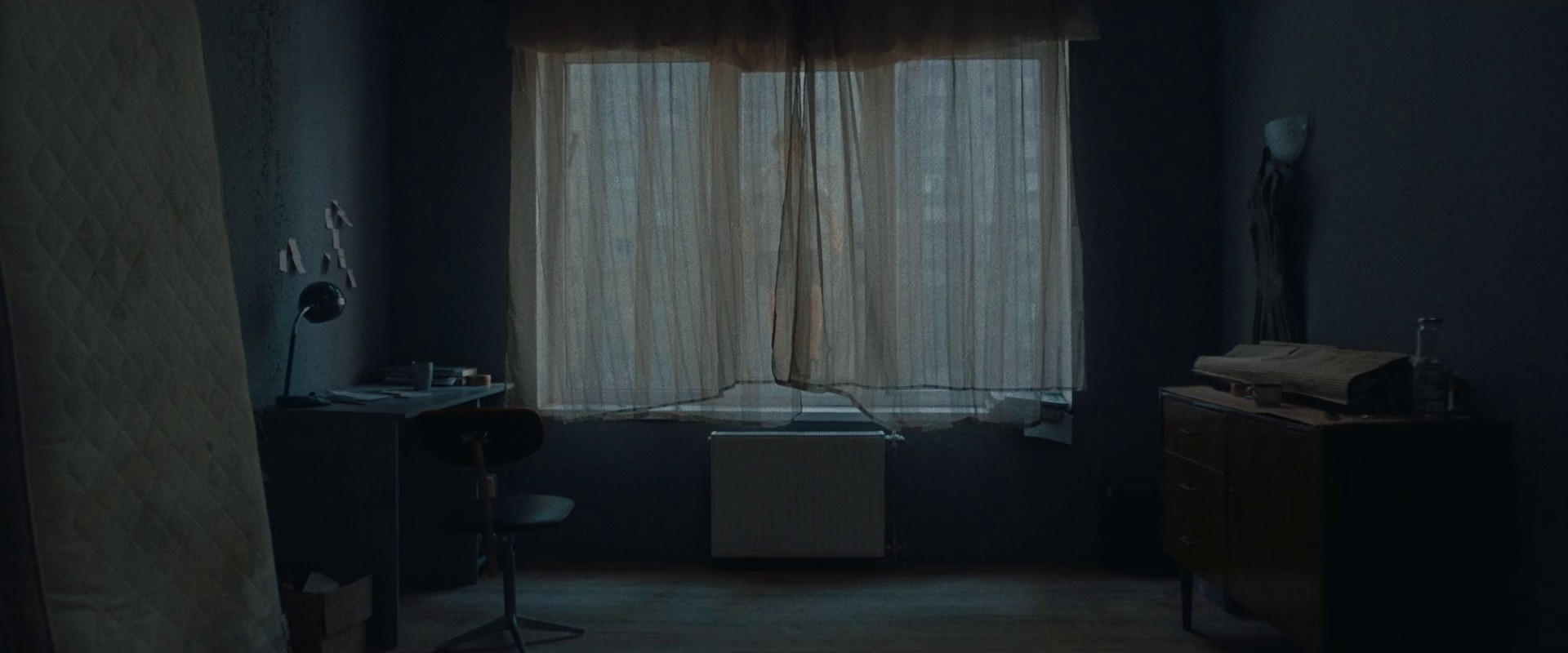 Parachute (2020) —  shot,  lighting