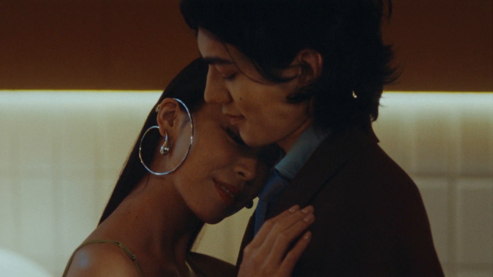 NY 2025 | Gold Apple (2024) —  shot,  lighting