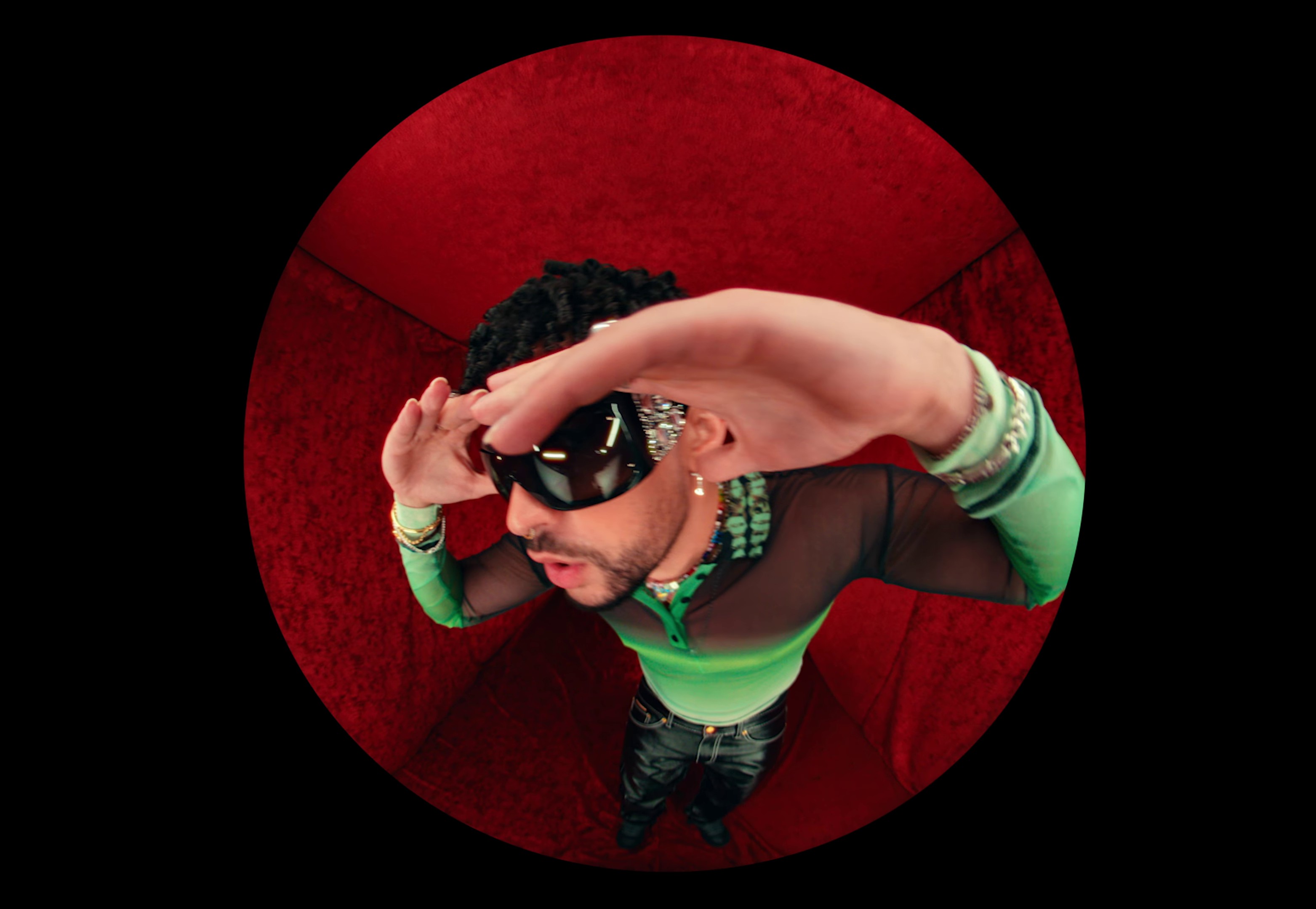 Me Porto Bonito (2022) —  shot,  lighting