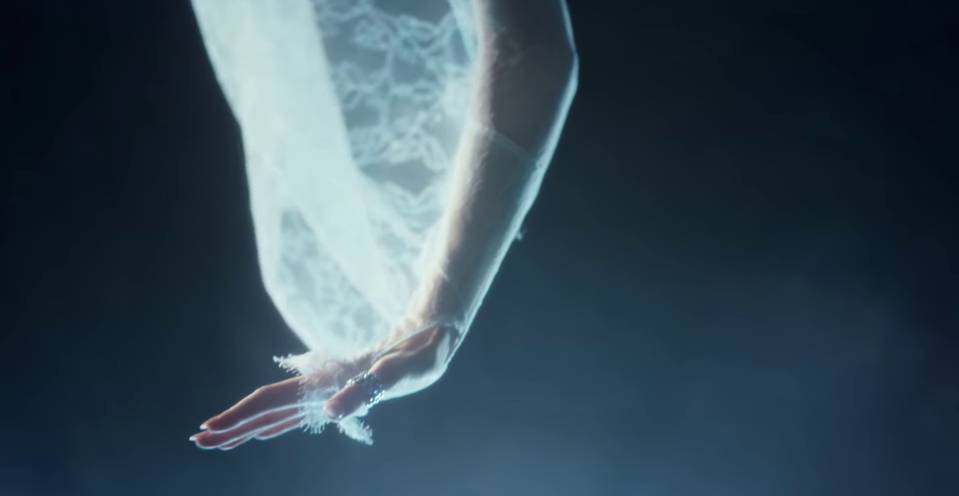 Sirens  (2022) —  shot,  lighting