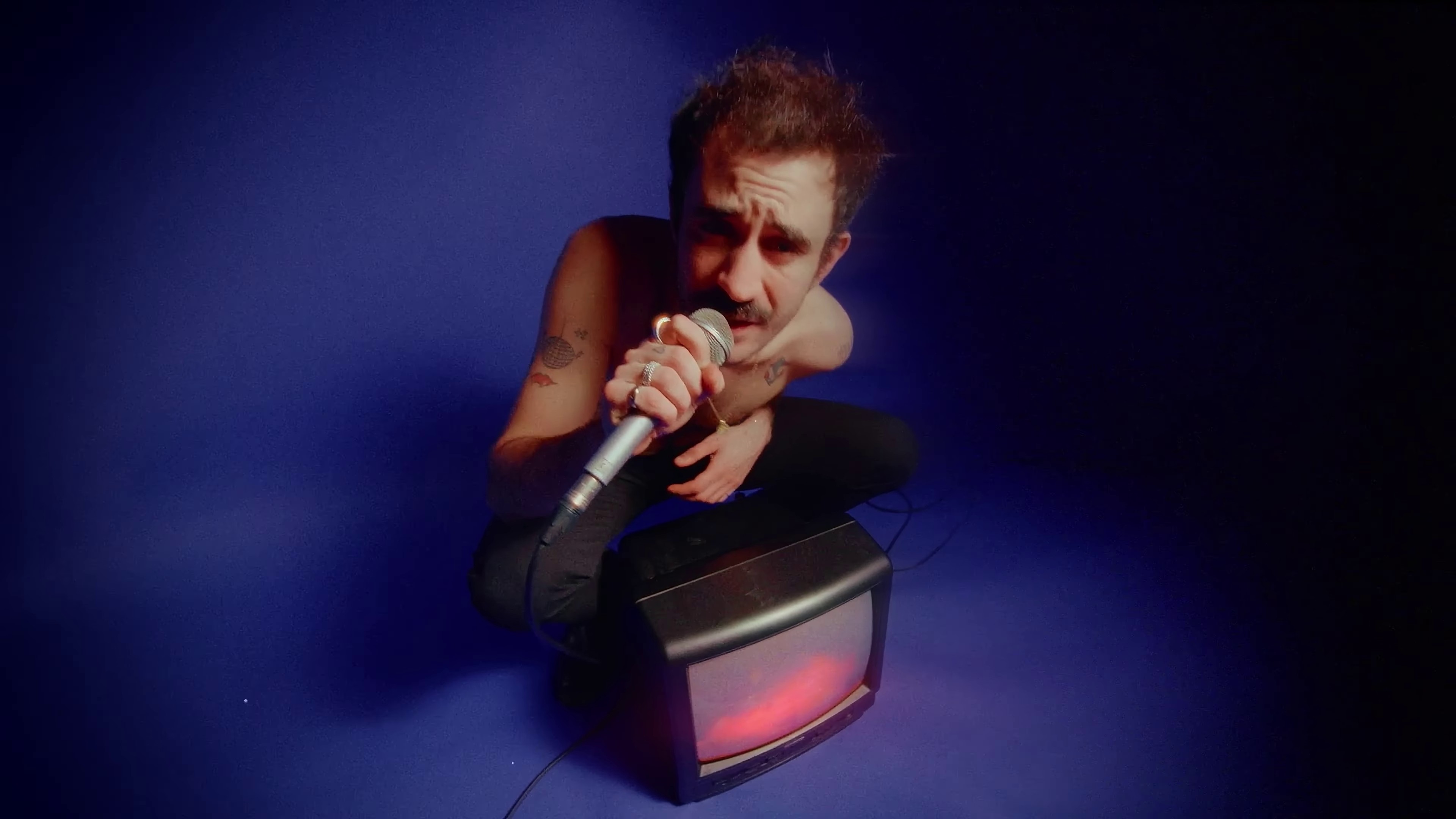 Aïe (2024) —  shot,  lighting