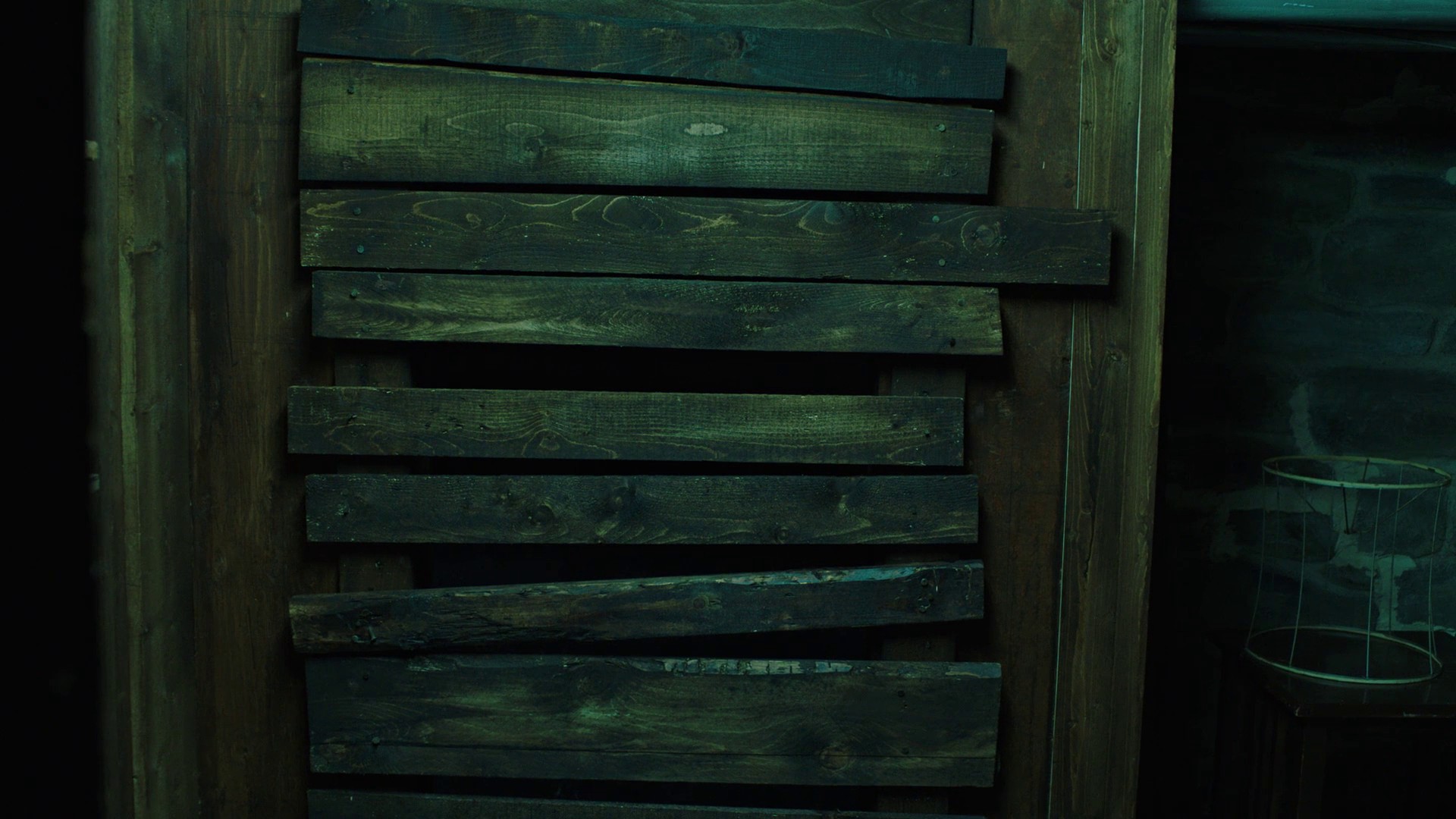 Alice in Slaughterland (2018) —  shot,  lighting