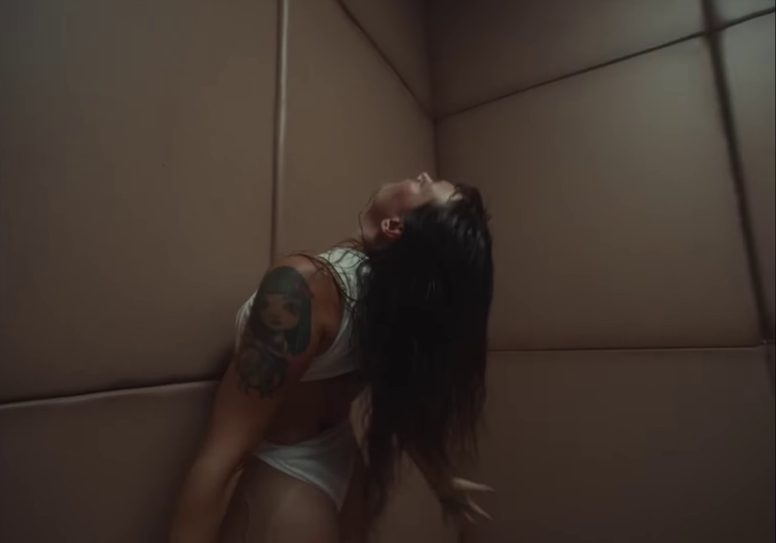 Grapefruit (2022) —  shot,  lighting