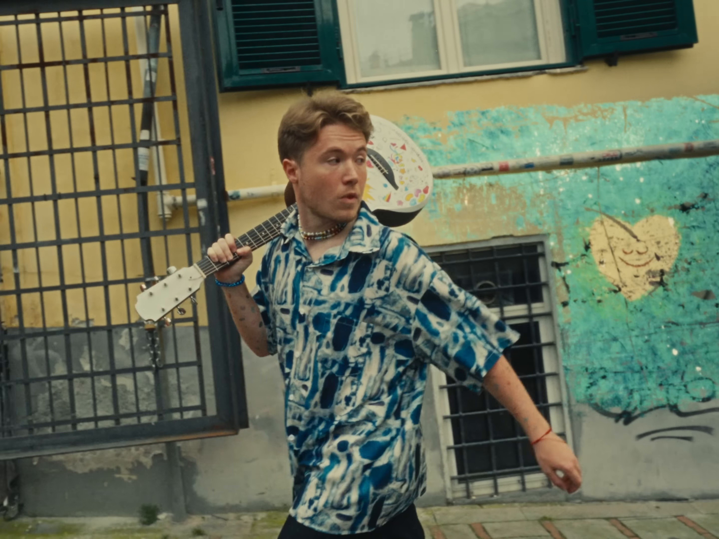 a me mi piace (2025) —  shot,  lighting