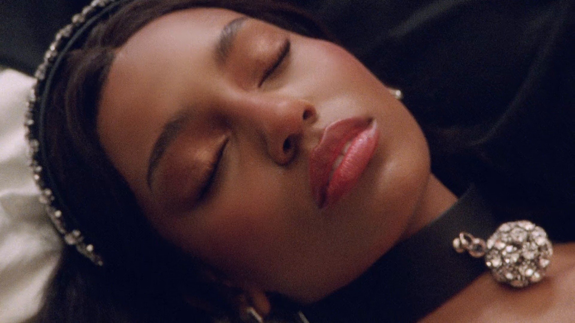 Glossier Holiday 2021 (2021) —  shot,  lighting