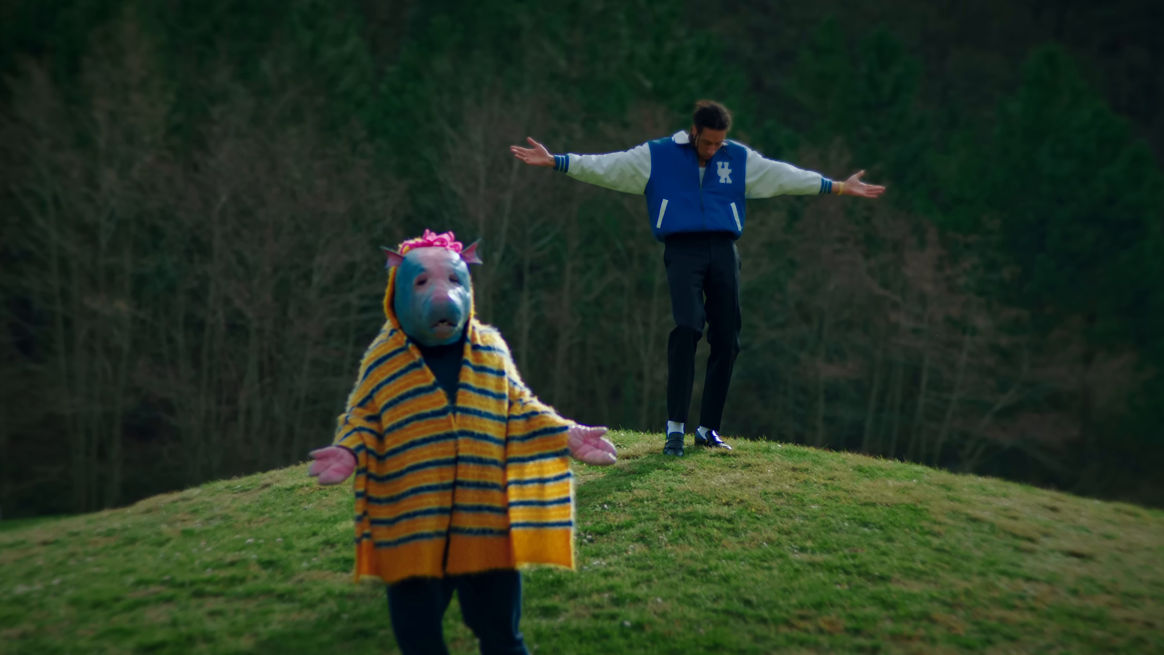 CASA MIA (2024) —  shot,  lighting